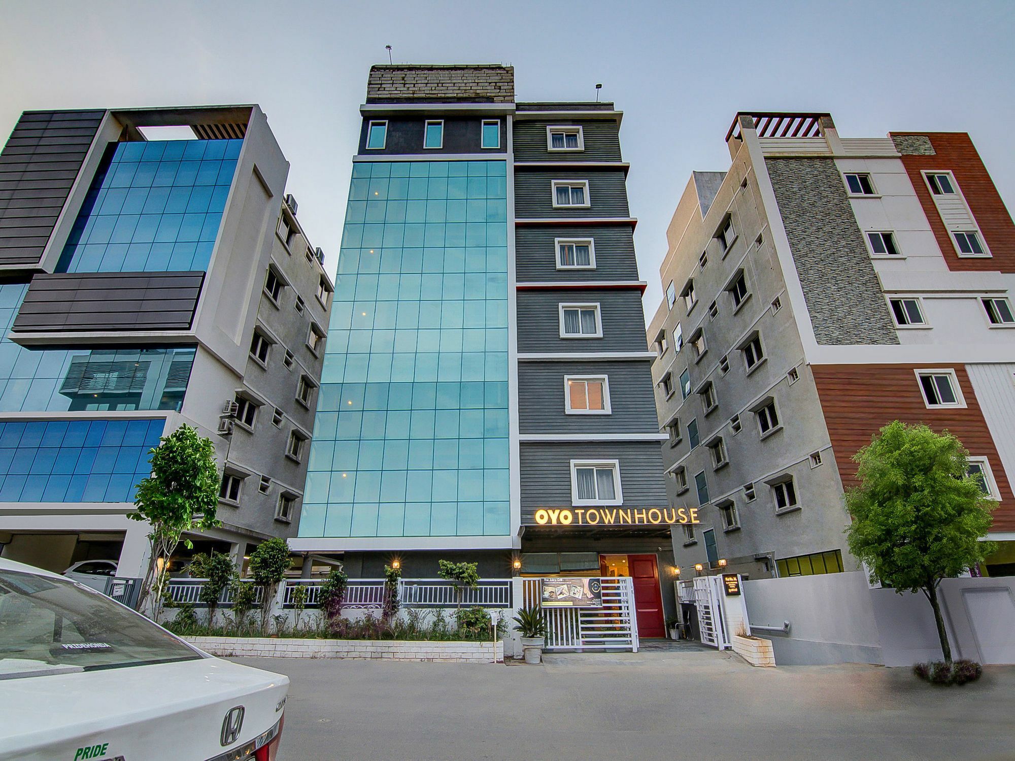 Hotel Oyo Townhouse 034 -halcyon Hitech Road Hyderabad