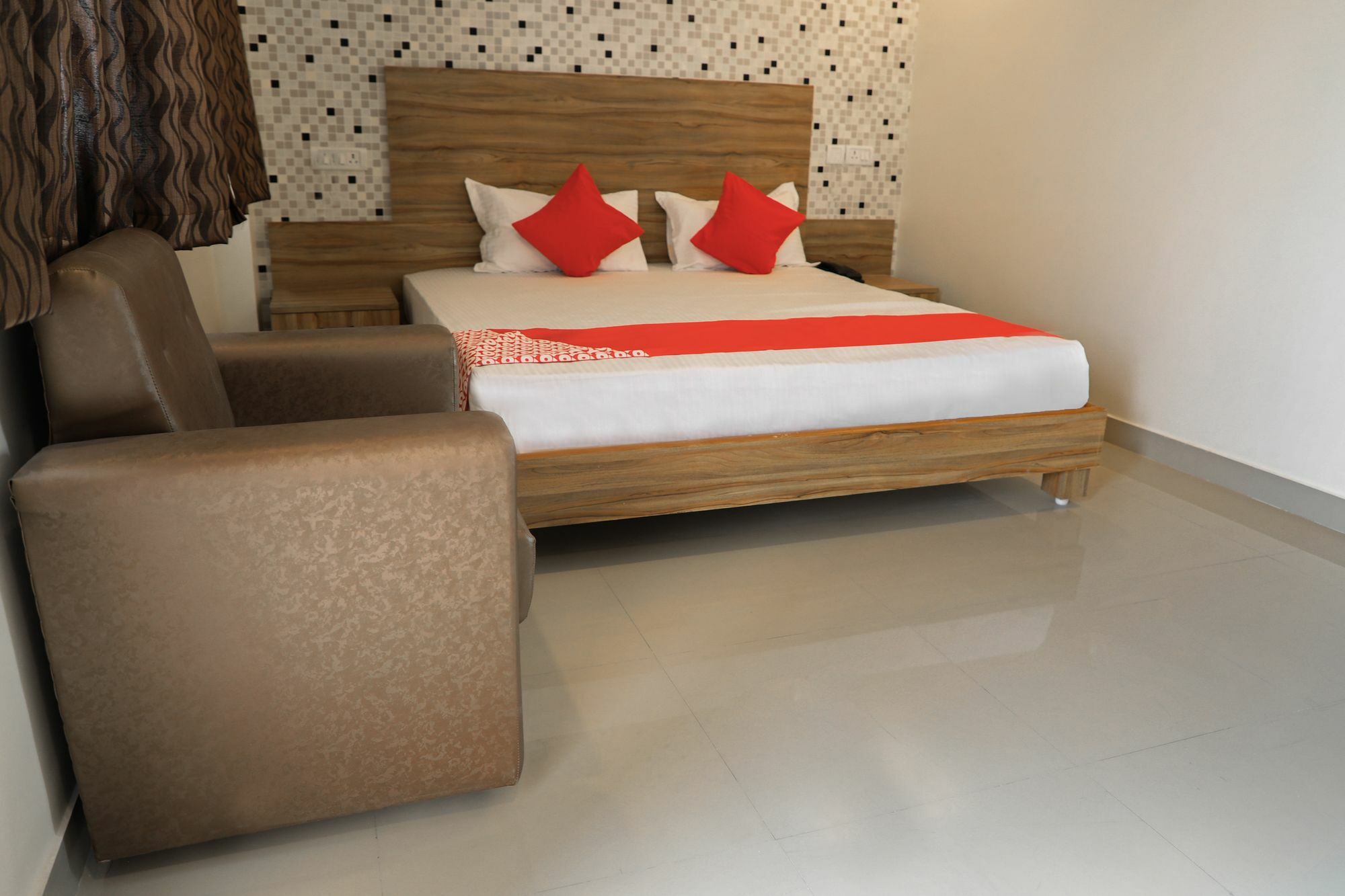 Capital O 15079 Navvada Regency 3*