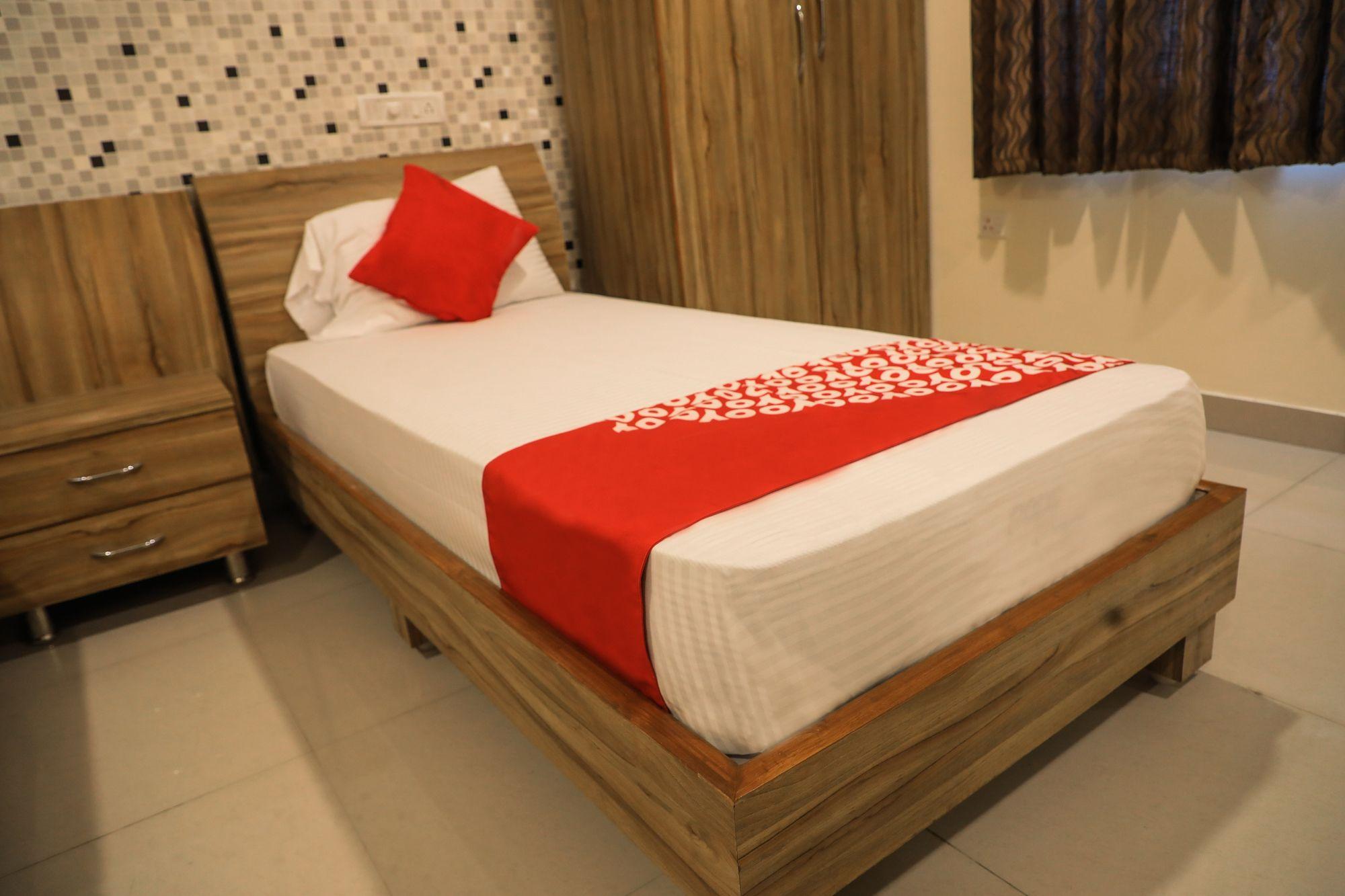 Capital O 15079 Navvada Regency Hotel