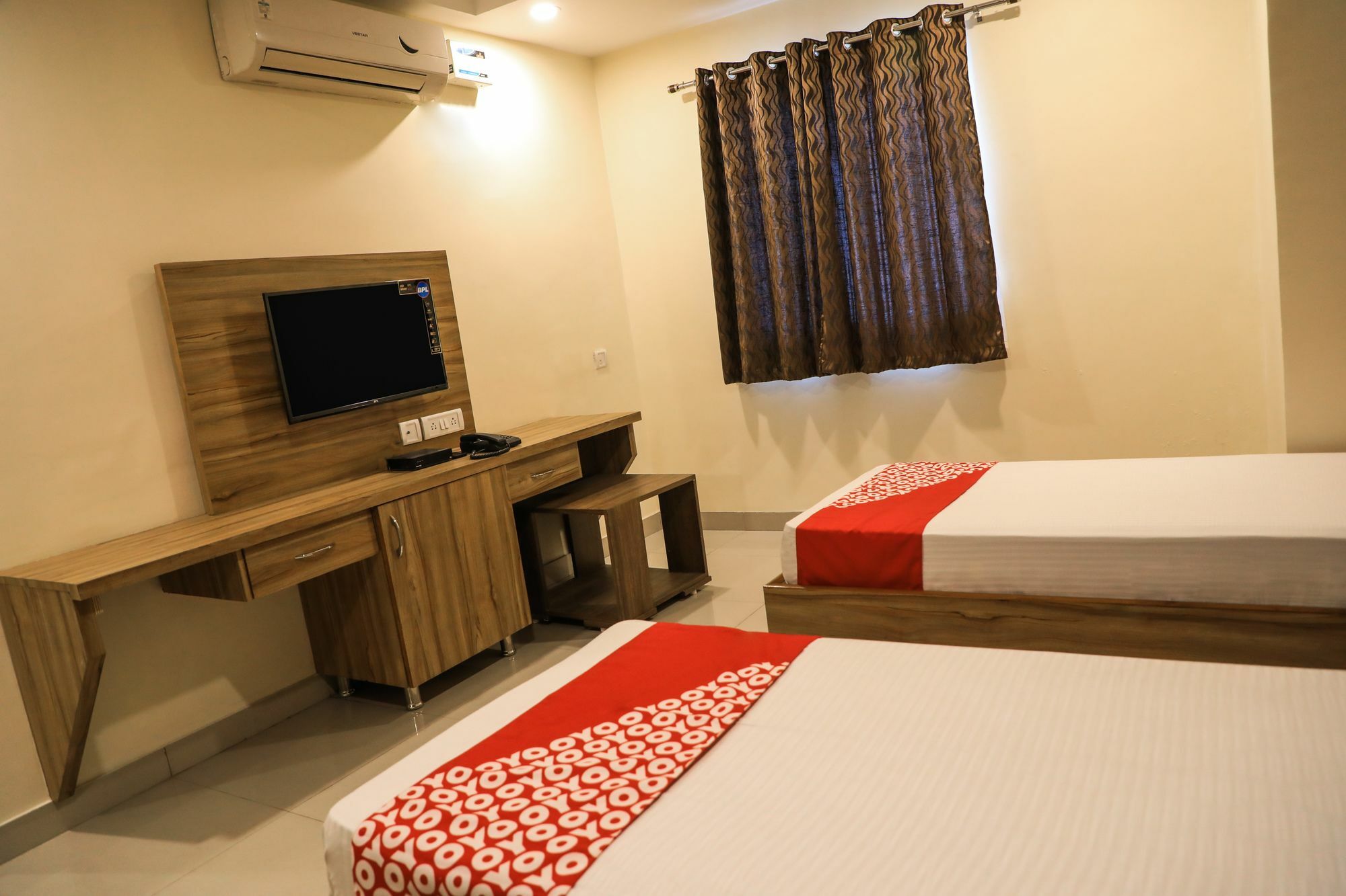 Capital O 15079 Navvada Regency Hyderabad