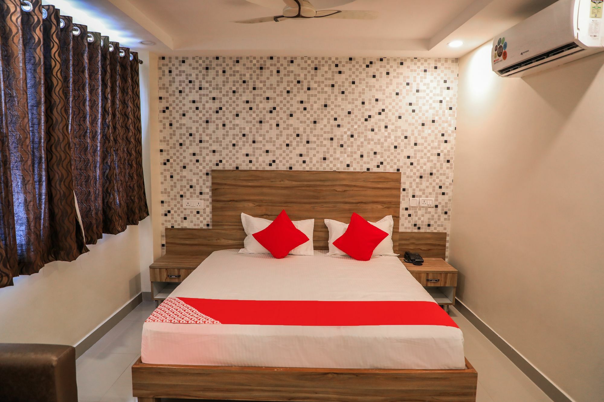 Hotel Capital O 15079 Navvada Regency