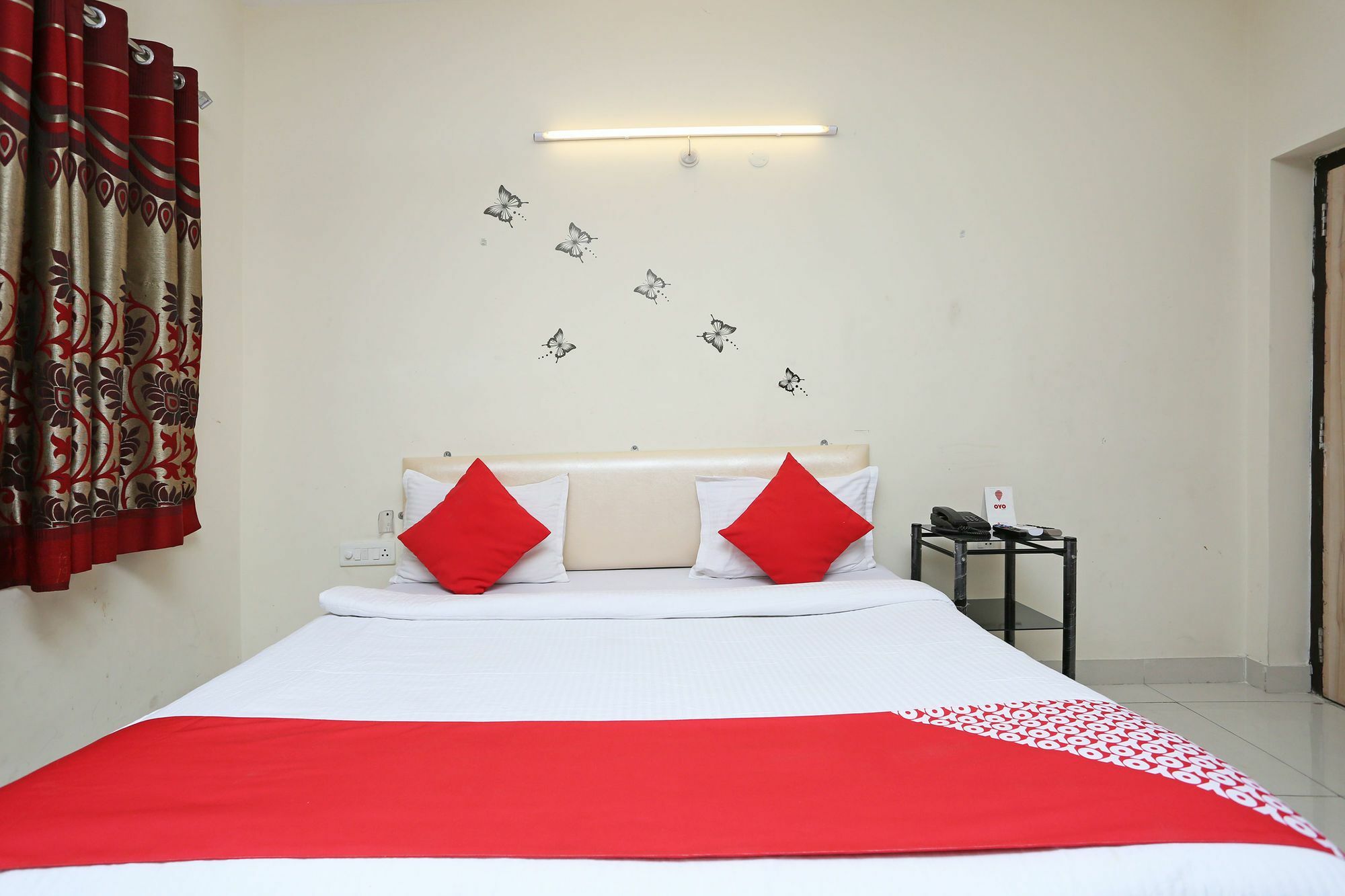 Oyo 8587 Dwell 2*