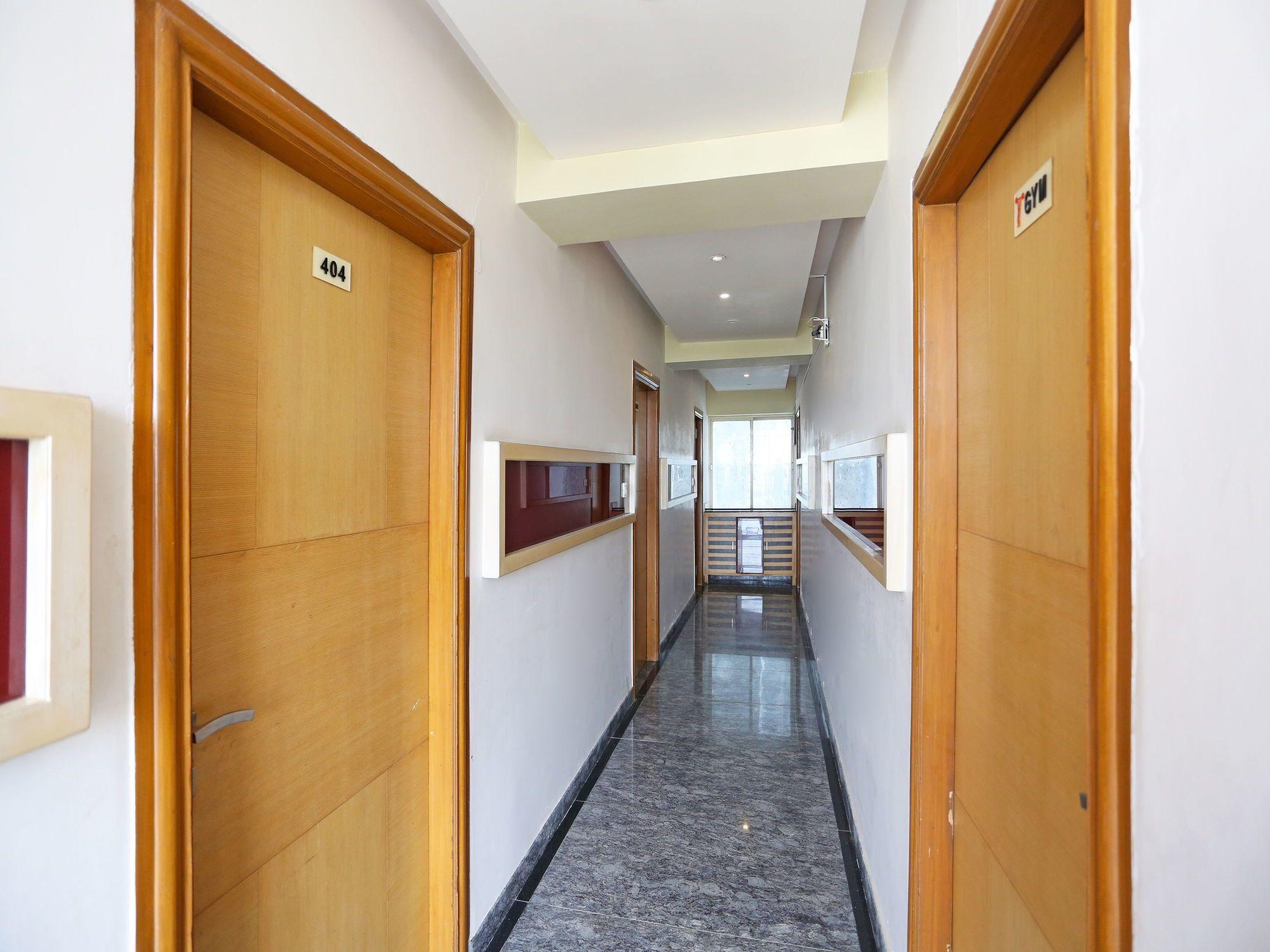 Oyo 732 Near Dlf 2* Hyderabad