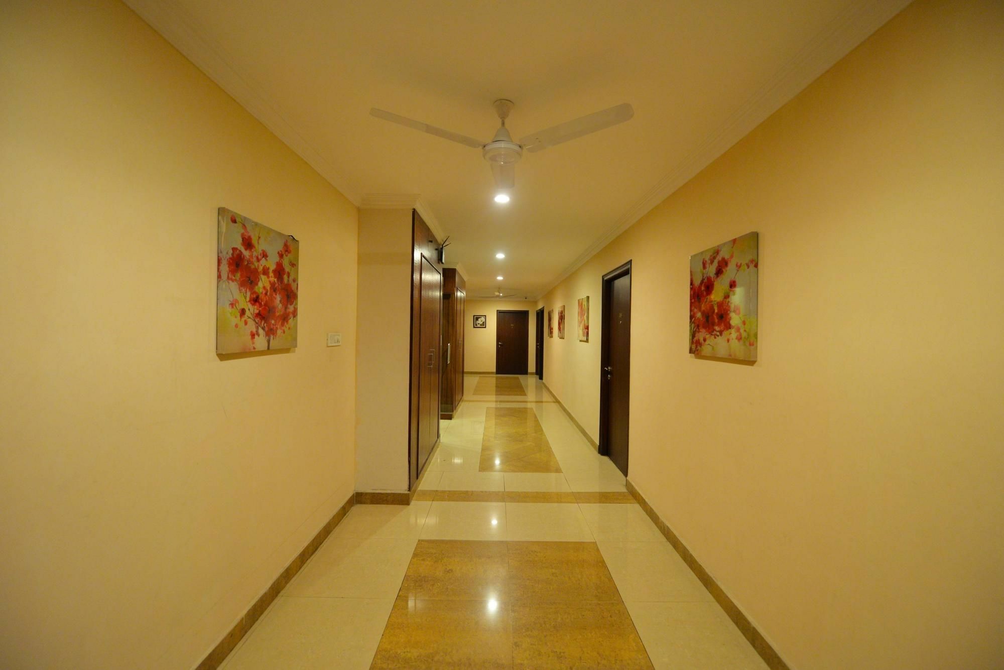 Oyo Premium Banjara Hills Road No 12