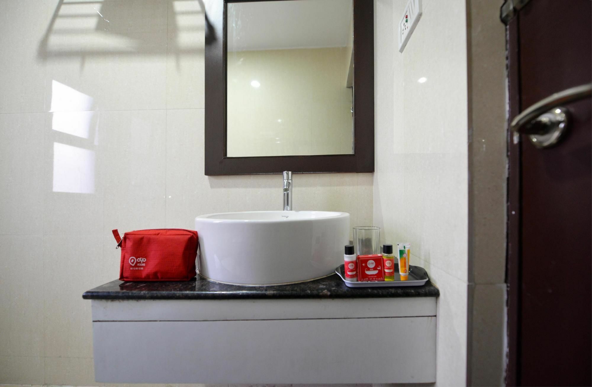 Oyo Premium Banjara Hills Road No 12 Hyderabad