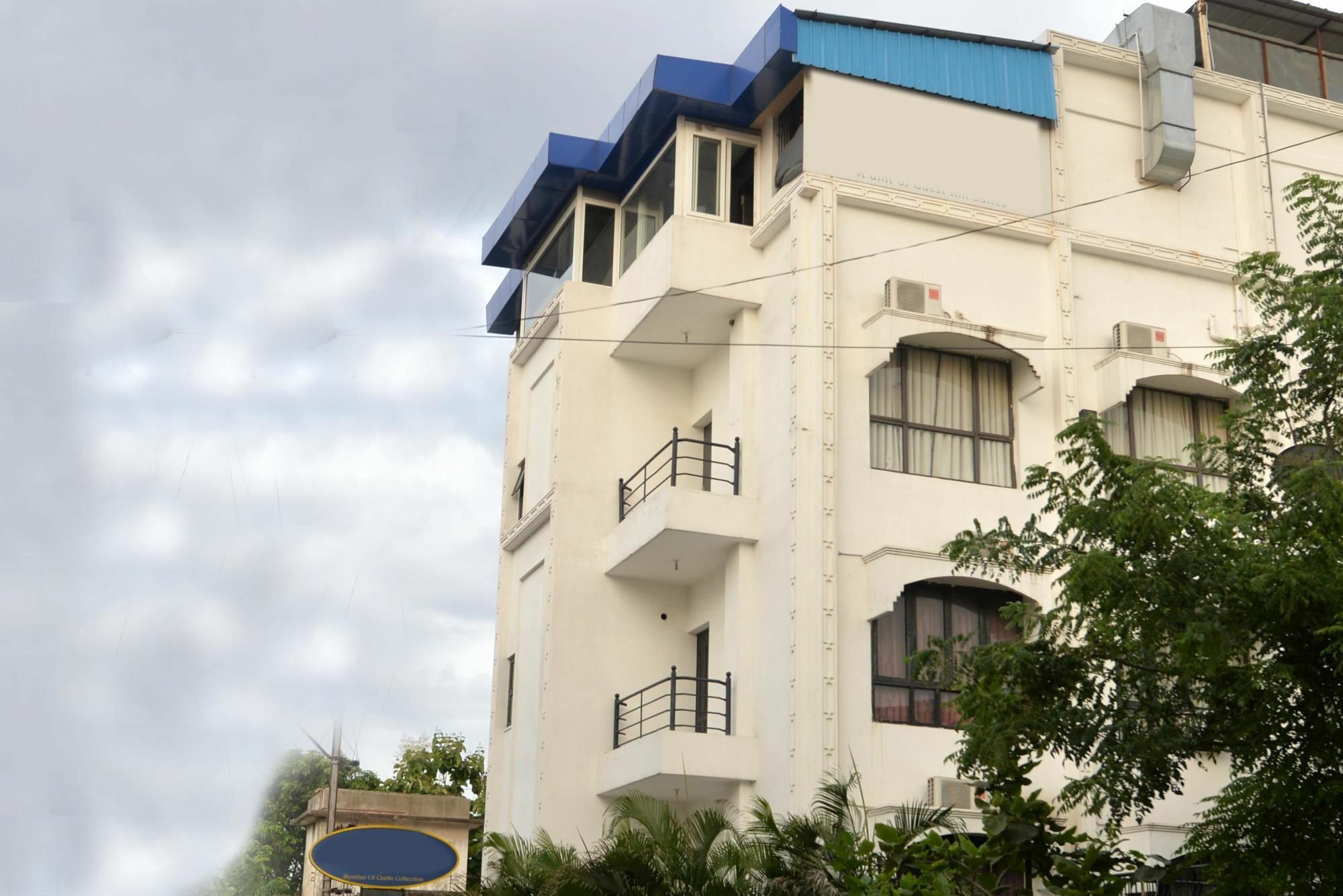 Hotel Oyo Premium Banjara Hills Road No 12 3*