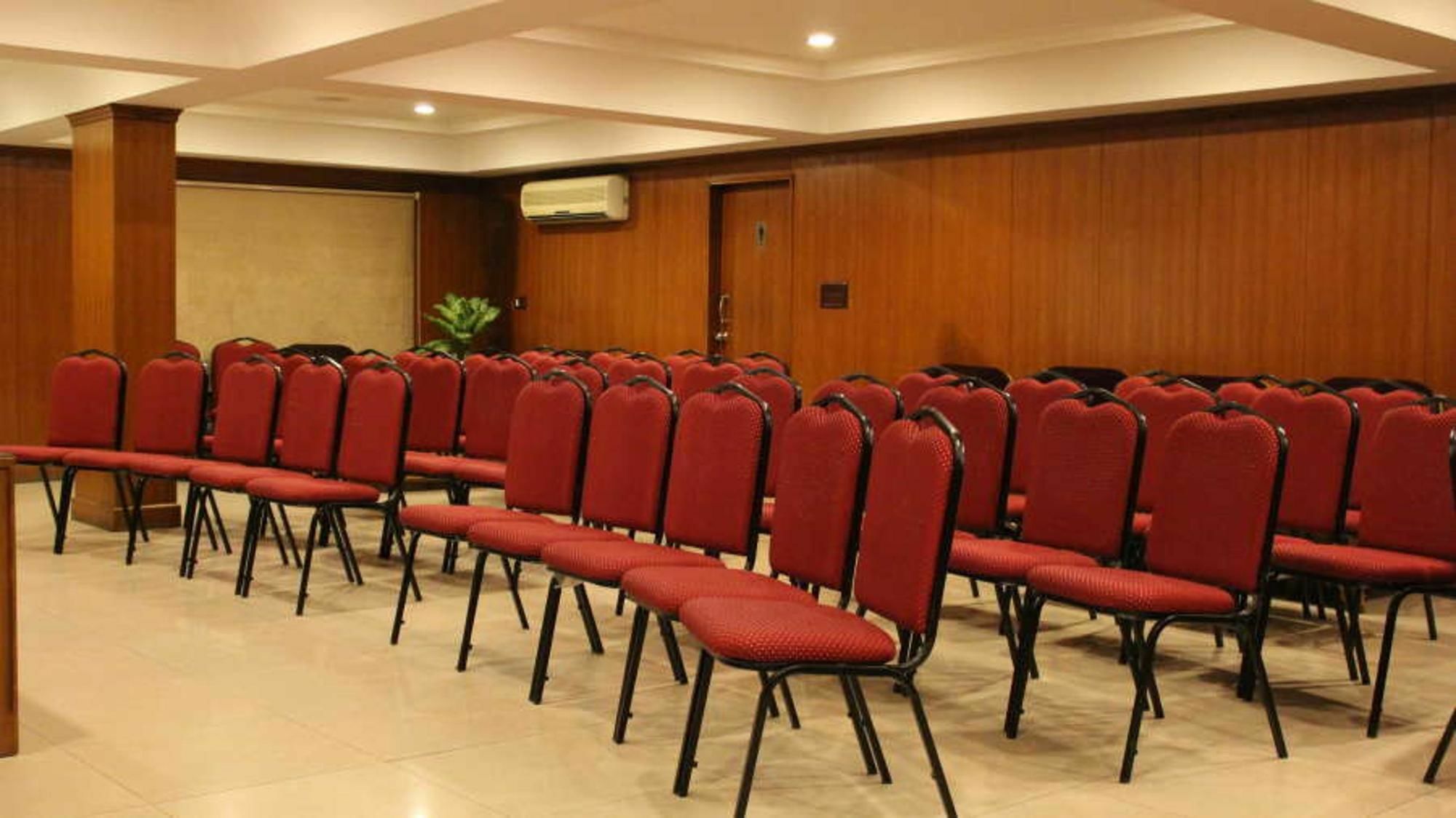 Oyo Premium Banjara Hills Road No 12 Hotel 3*