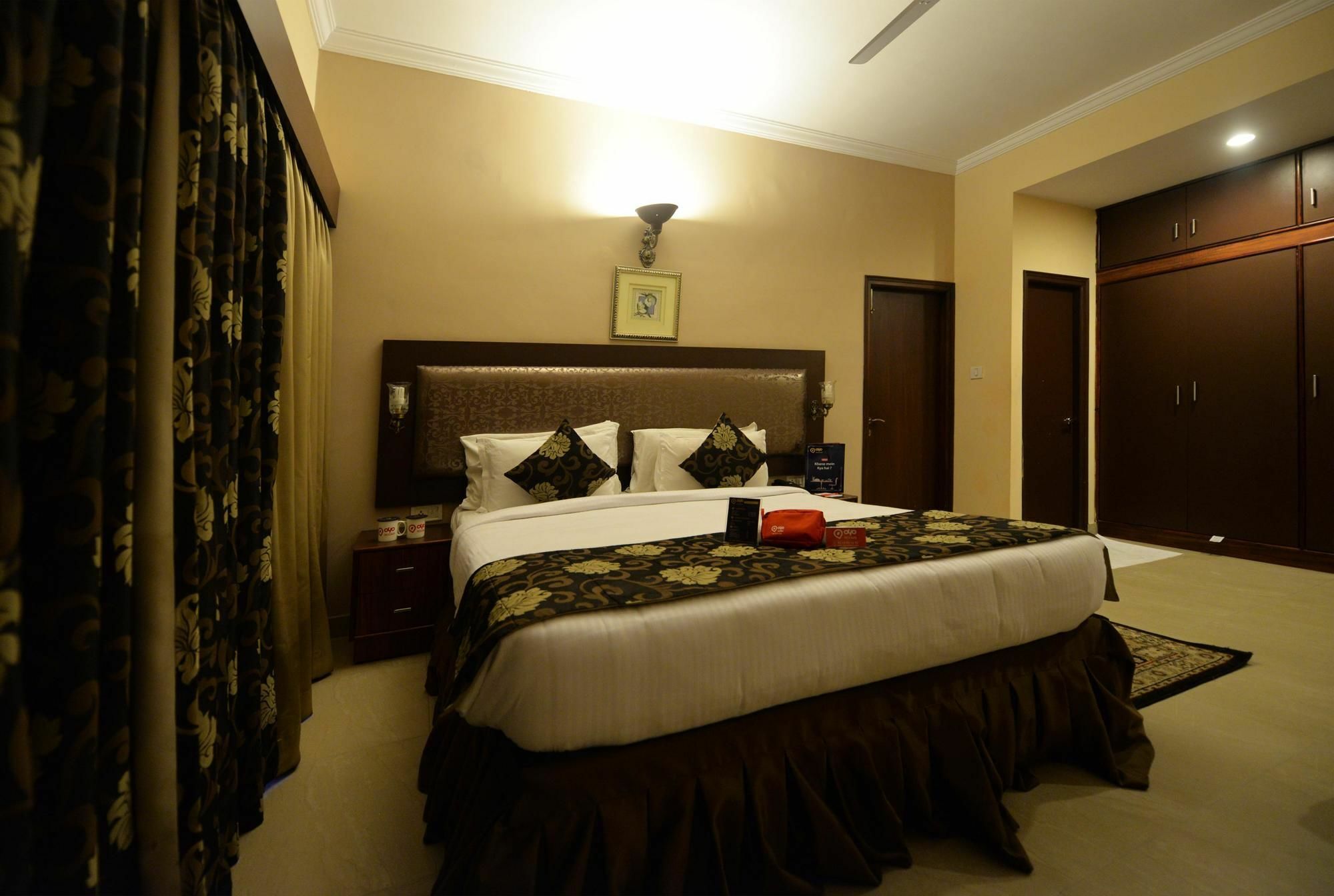 Oyo Premium Banjara Hills Road No 12 Hotel Hyderabad