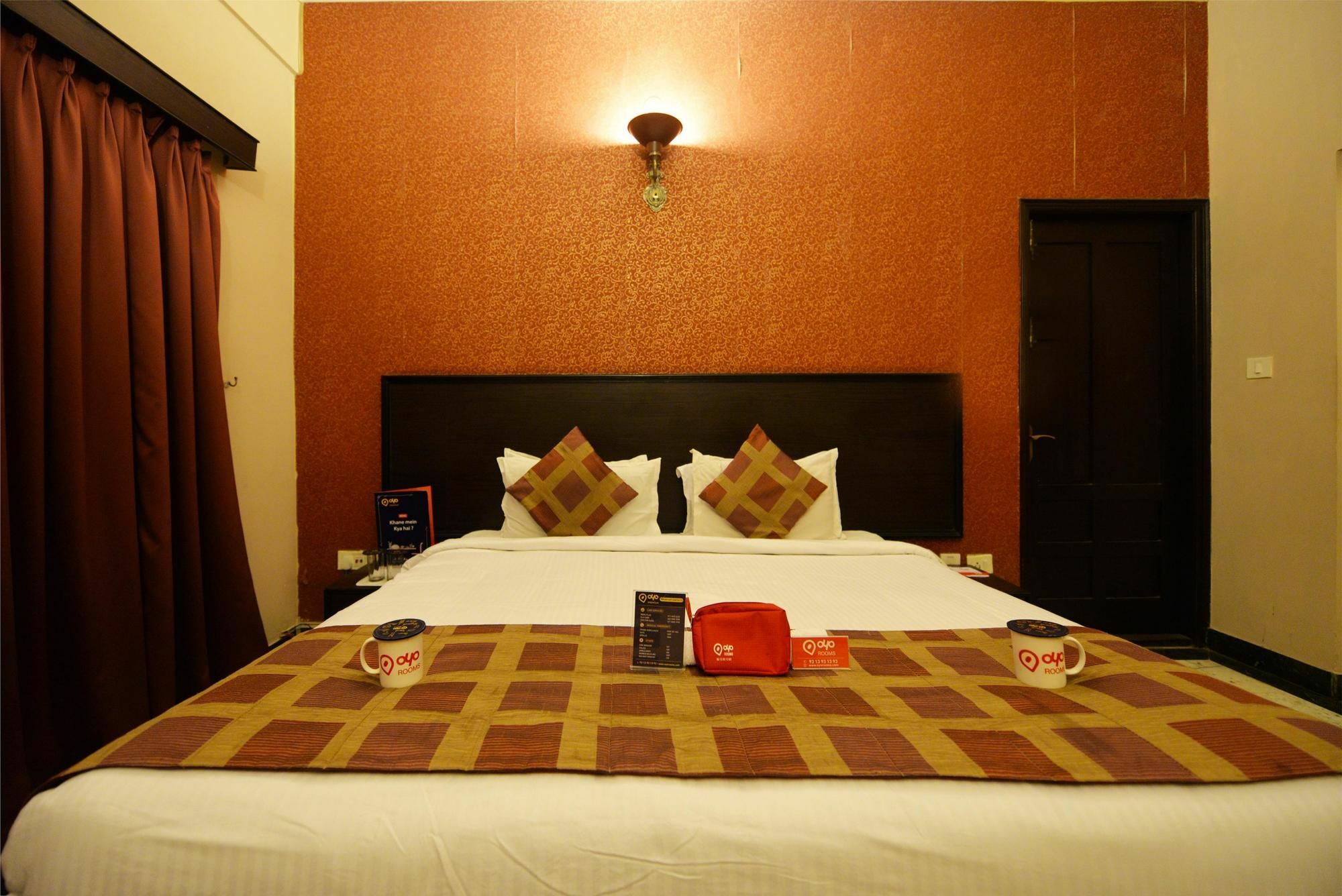 Hotel Oyo Premium Banjara Hills Road No 12