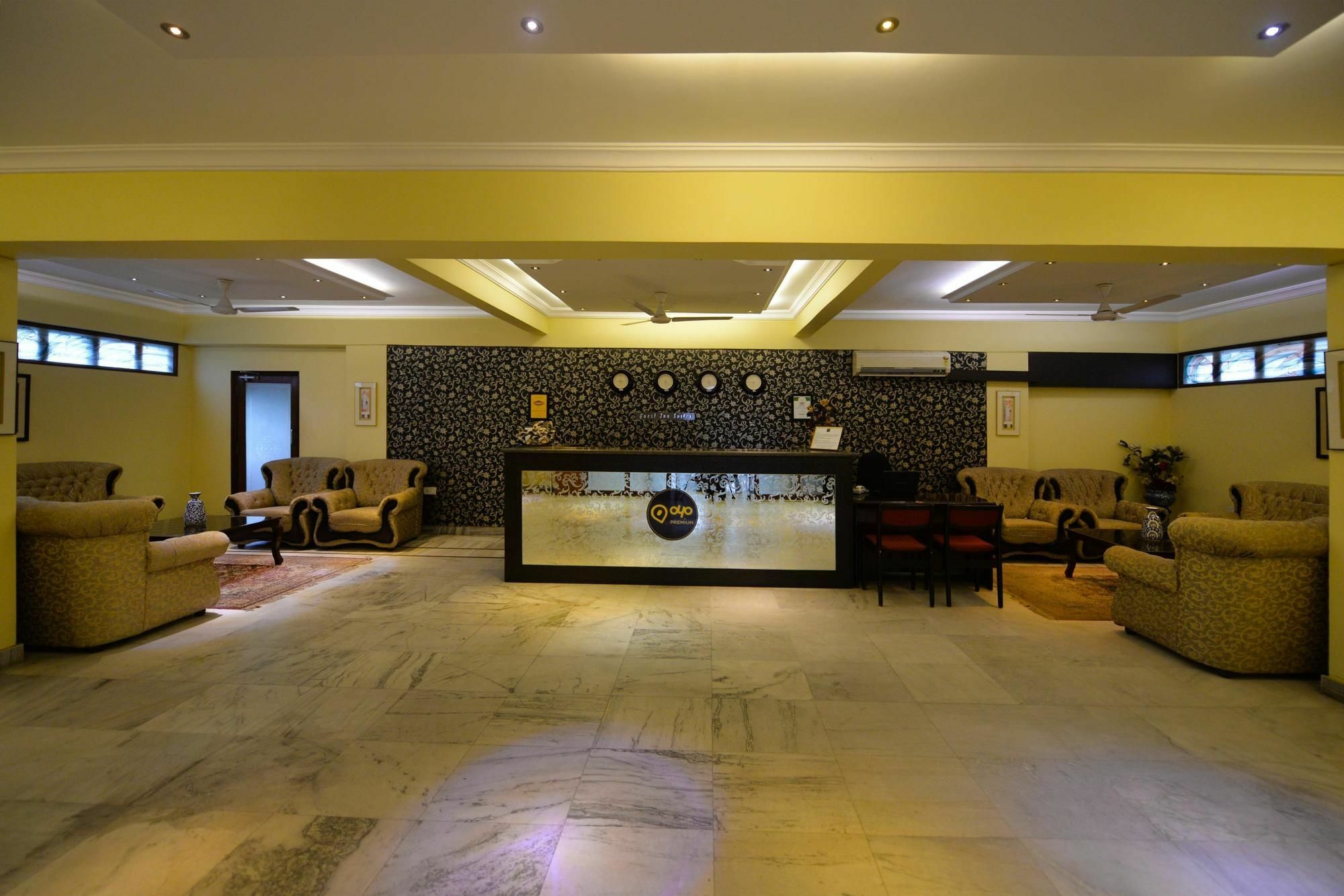 Hotel Oyo Premium Banjara Hills Road No 12