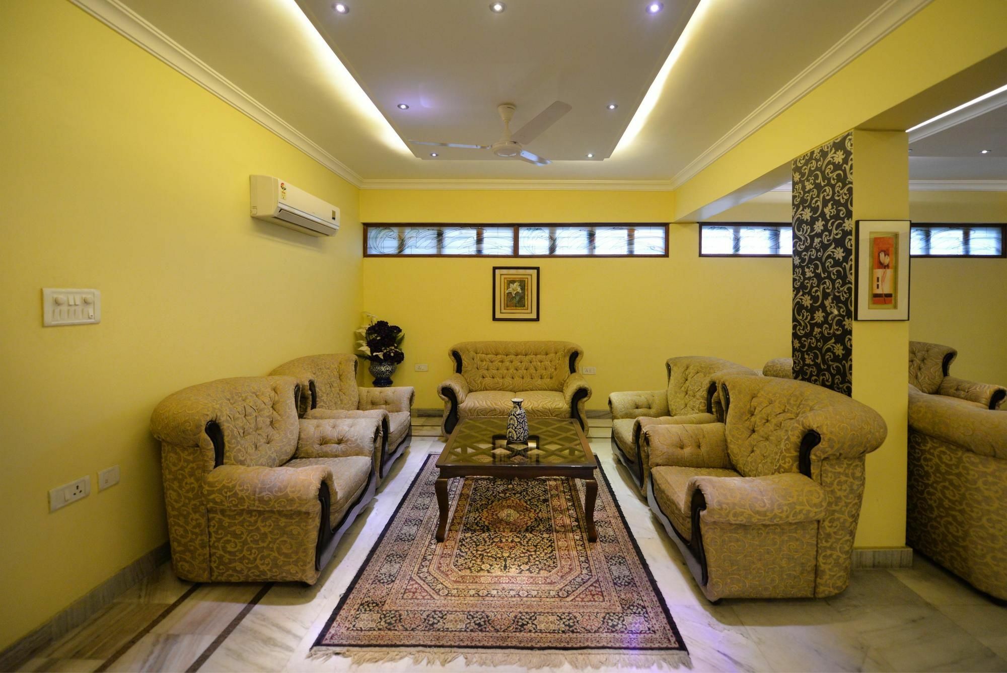 Oyo Premium Banjara Hills Road No 12 Hyderabad