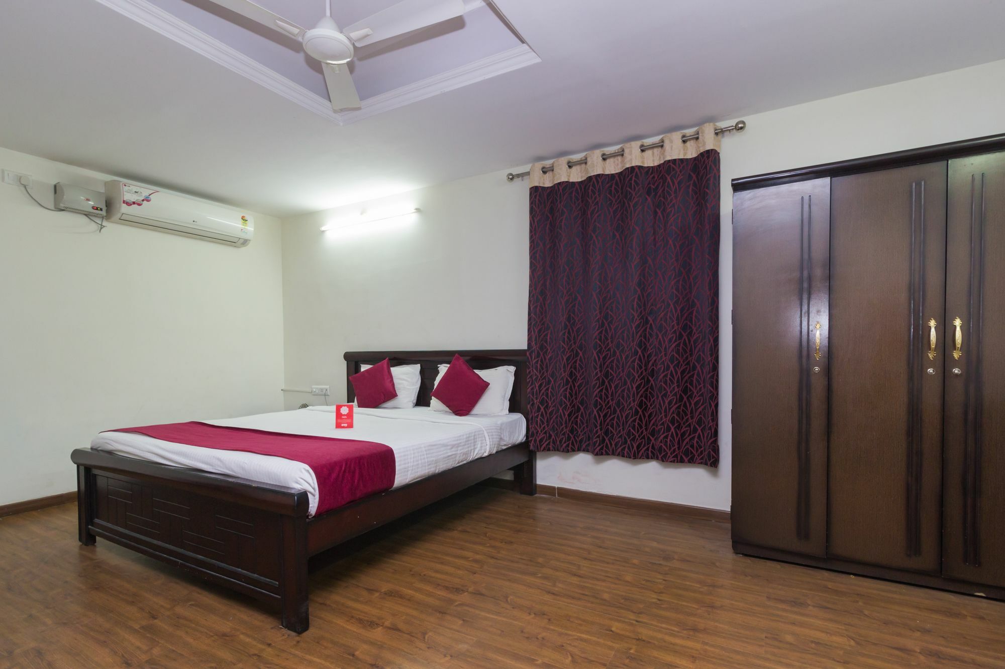 Oyo 4183 Queens Court Hyderabad