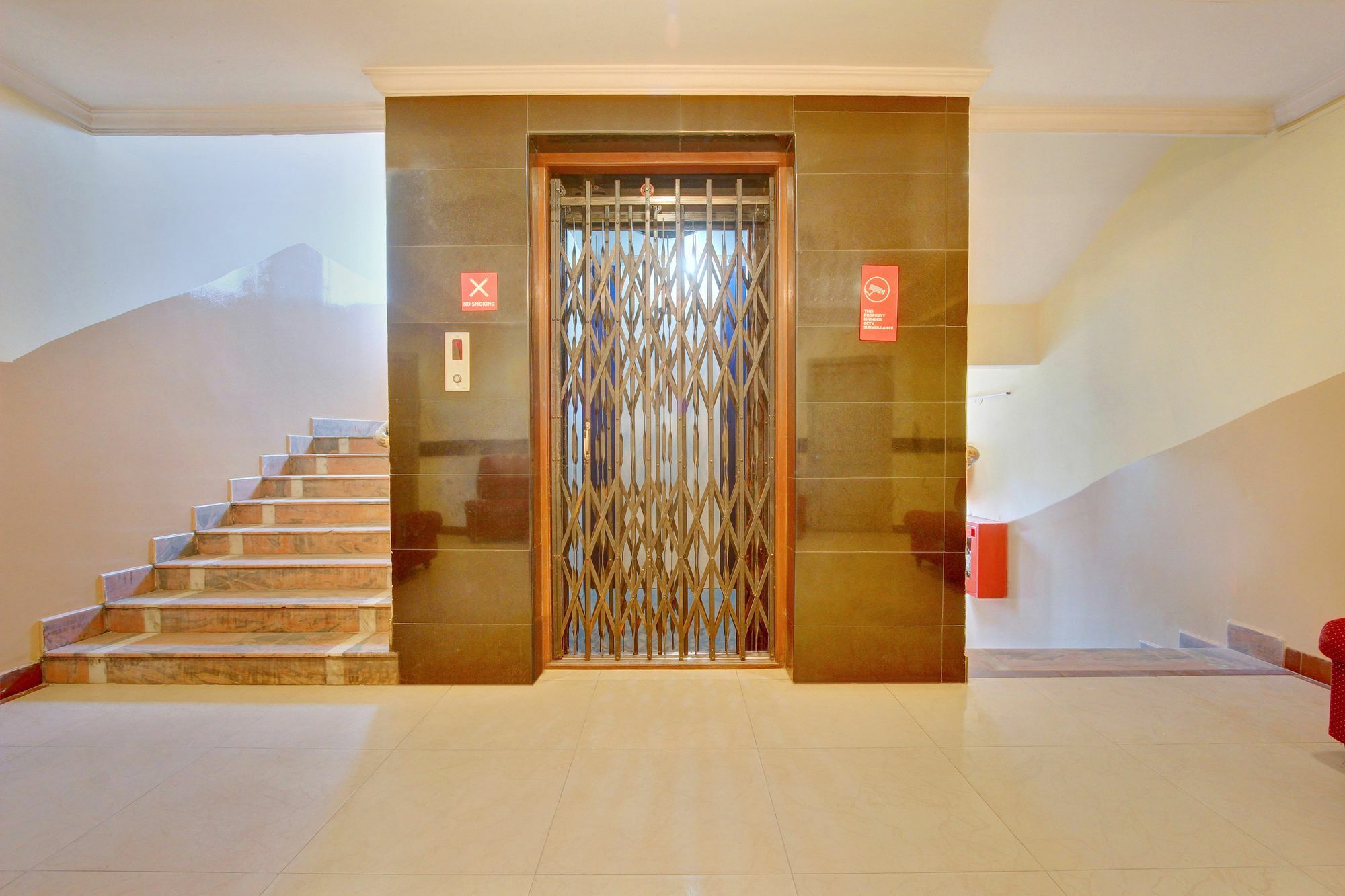 Oyo 10596 Indu Hotel Hyderabad