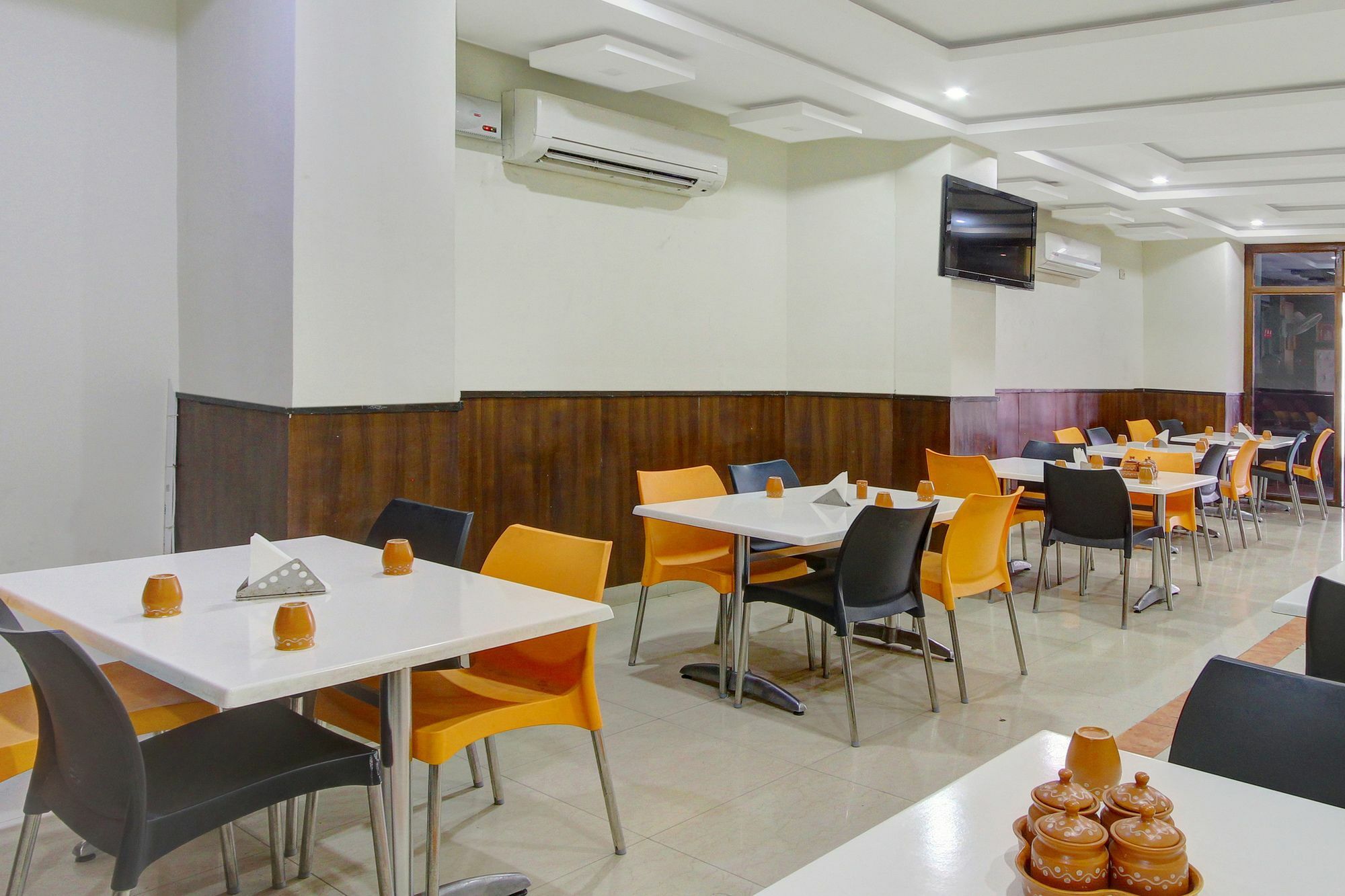 Oyo 10596 Indu Hotel