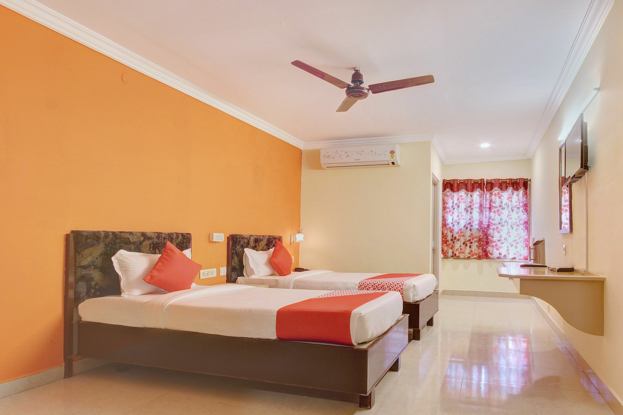 Hotel Oyo 10596 Indu 3*