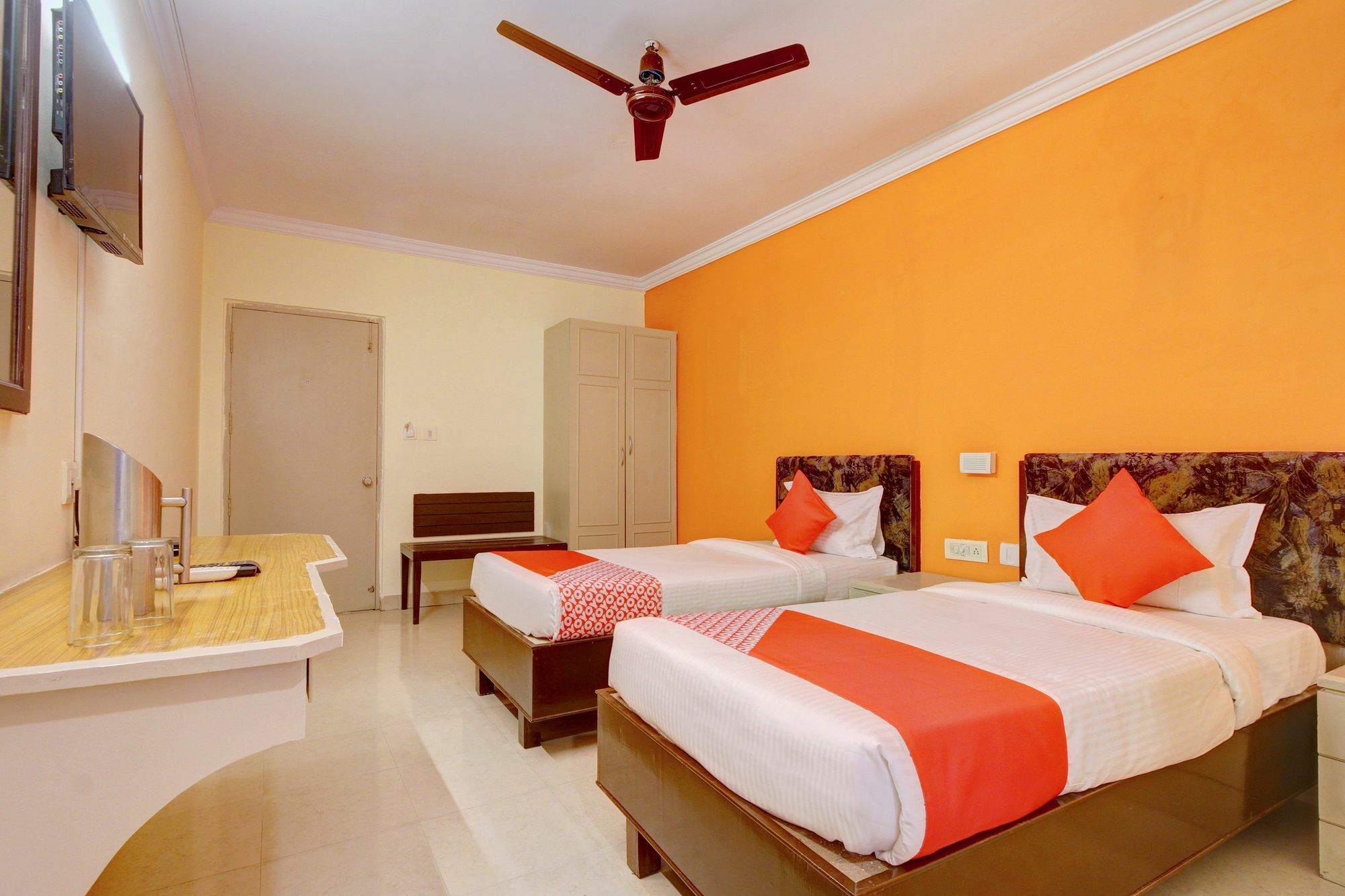 Hotel Oyo 10596 Indu 3*