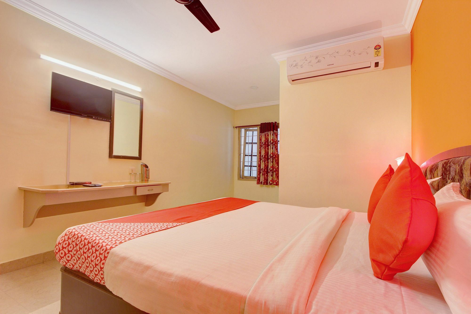 Hotel Oyo 10596 Indu 3*