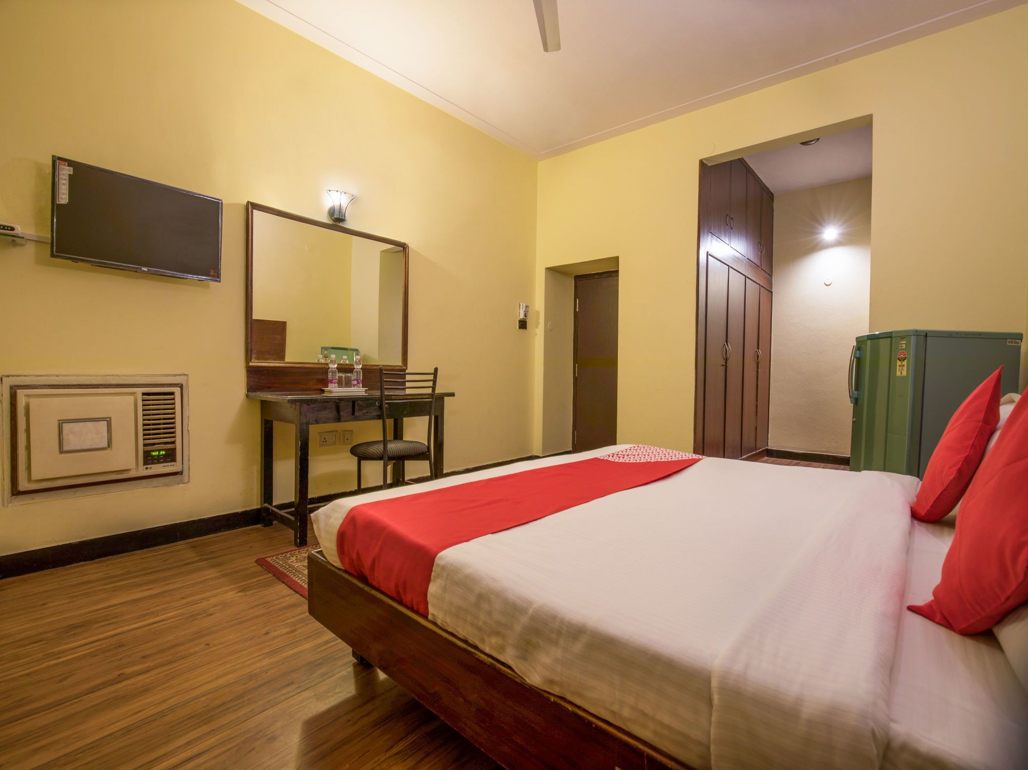 Hotel Oyo 840 Near Gvk Mall Hyderabad
