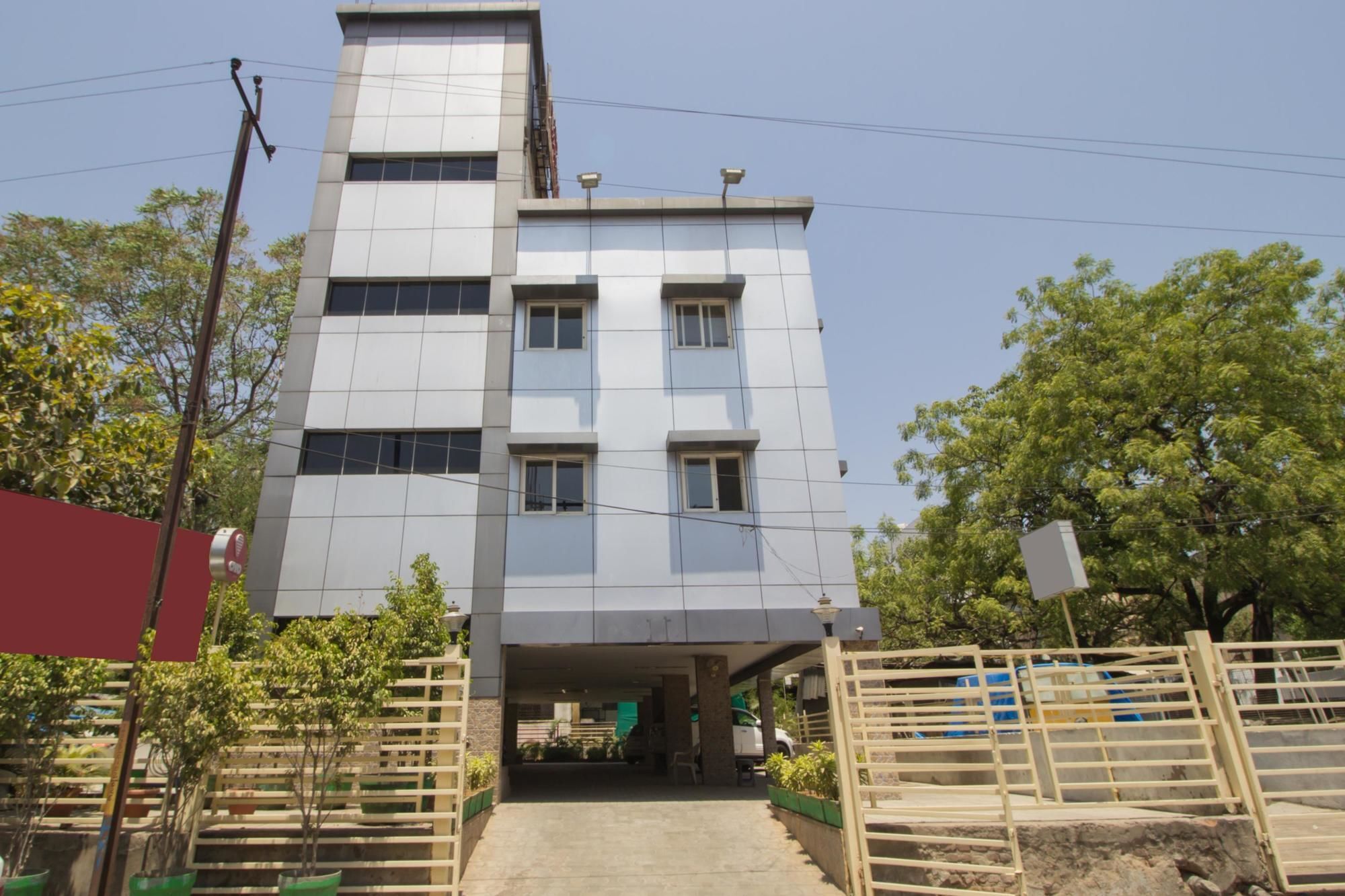 Hotel Oyo 1421 Nirmal Excellency 3*
