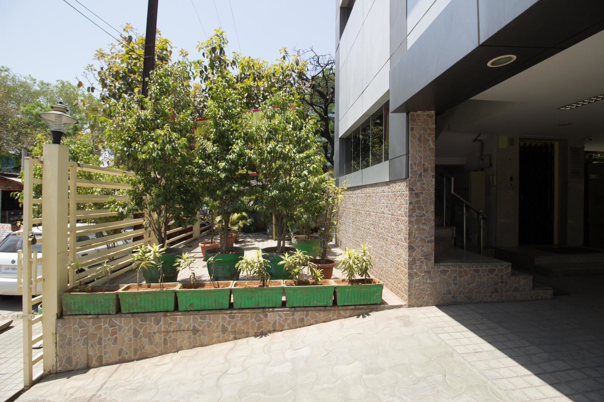Hotel Oyo 1421 Nirmal Excellency 3*