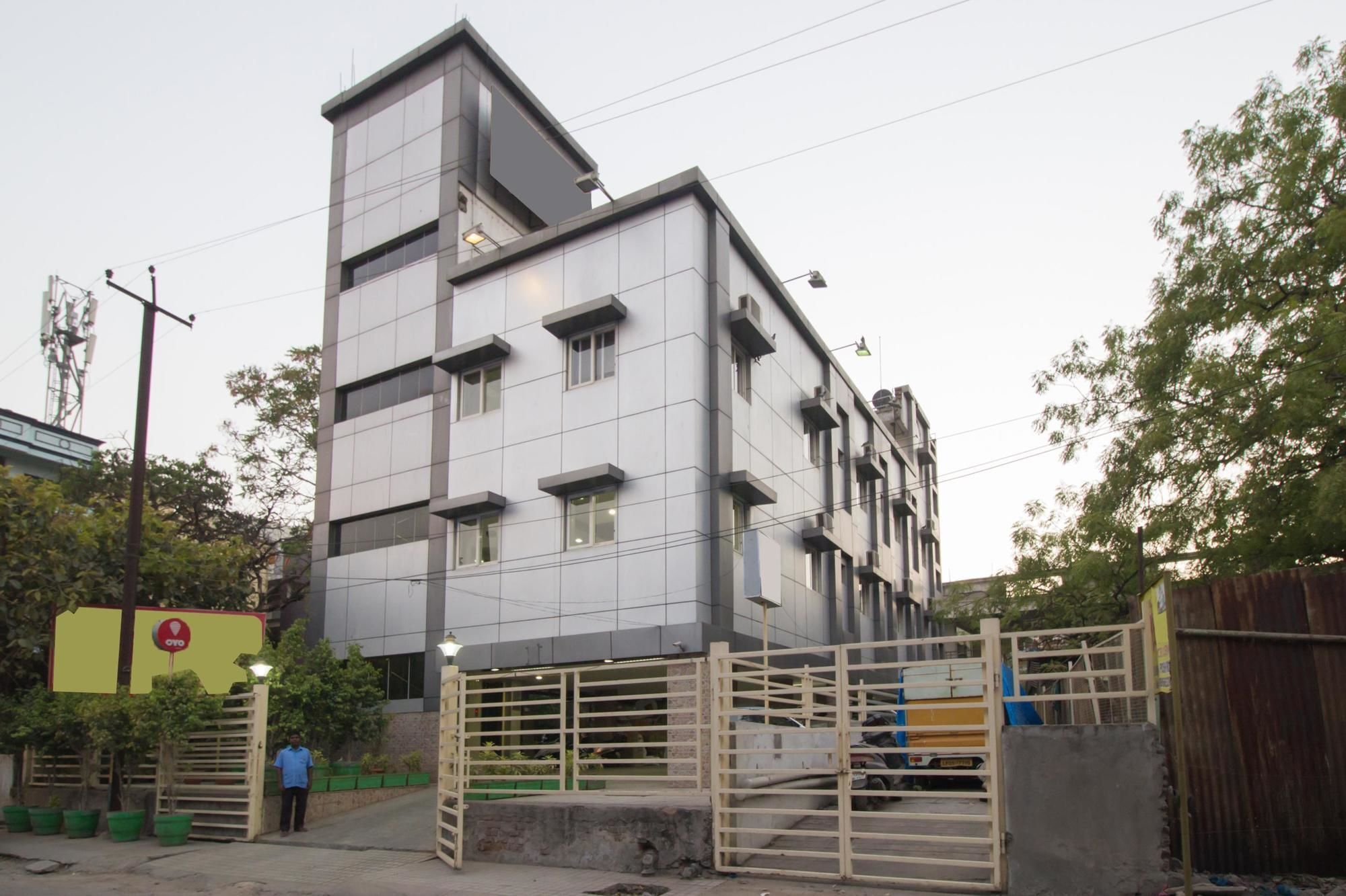 Hotel Oyo 1421 Nirmal Excellency 3*