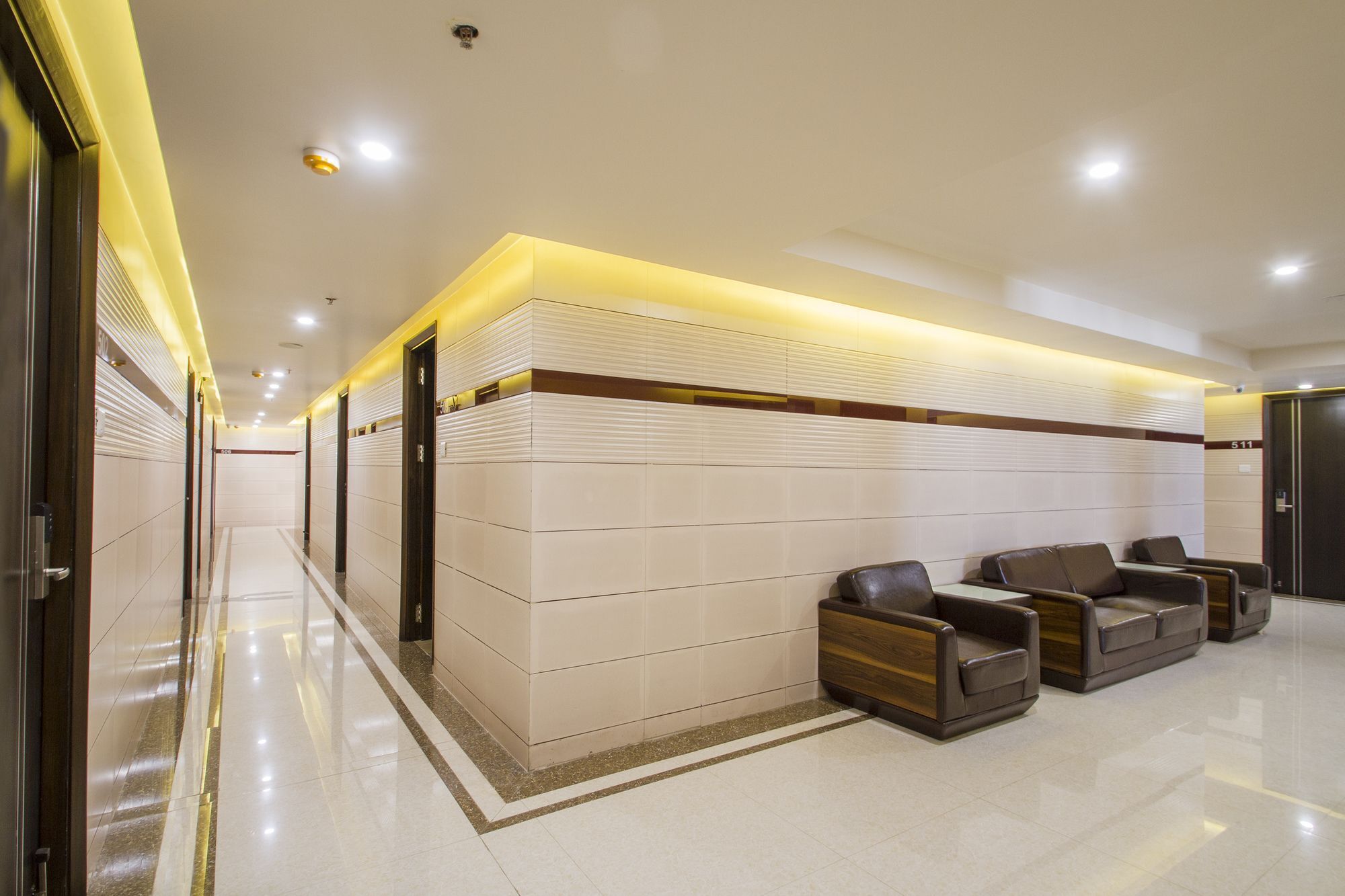 Oyo 10127 Svm Grand Uppal