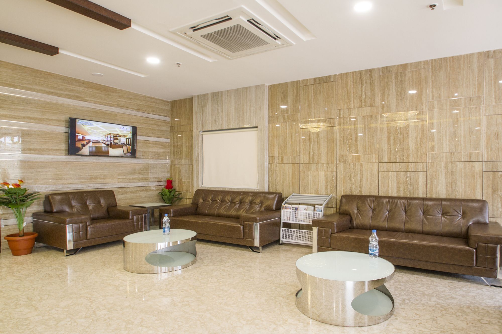 Hotel Oyo 10127 Svm Grand Uppal 3*