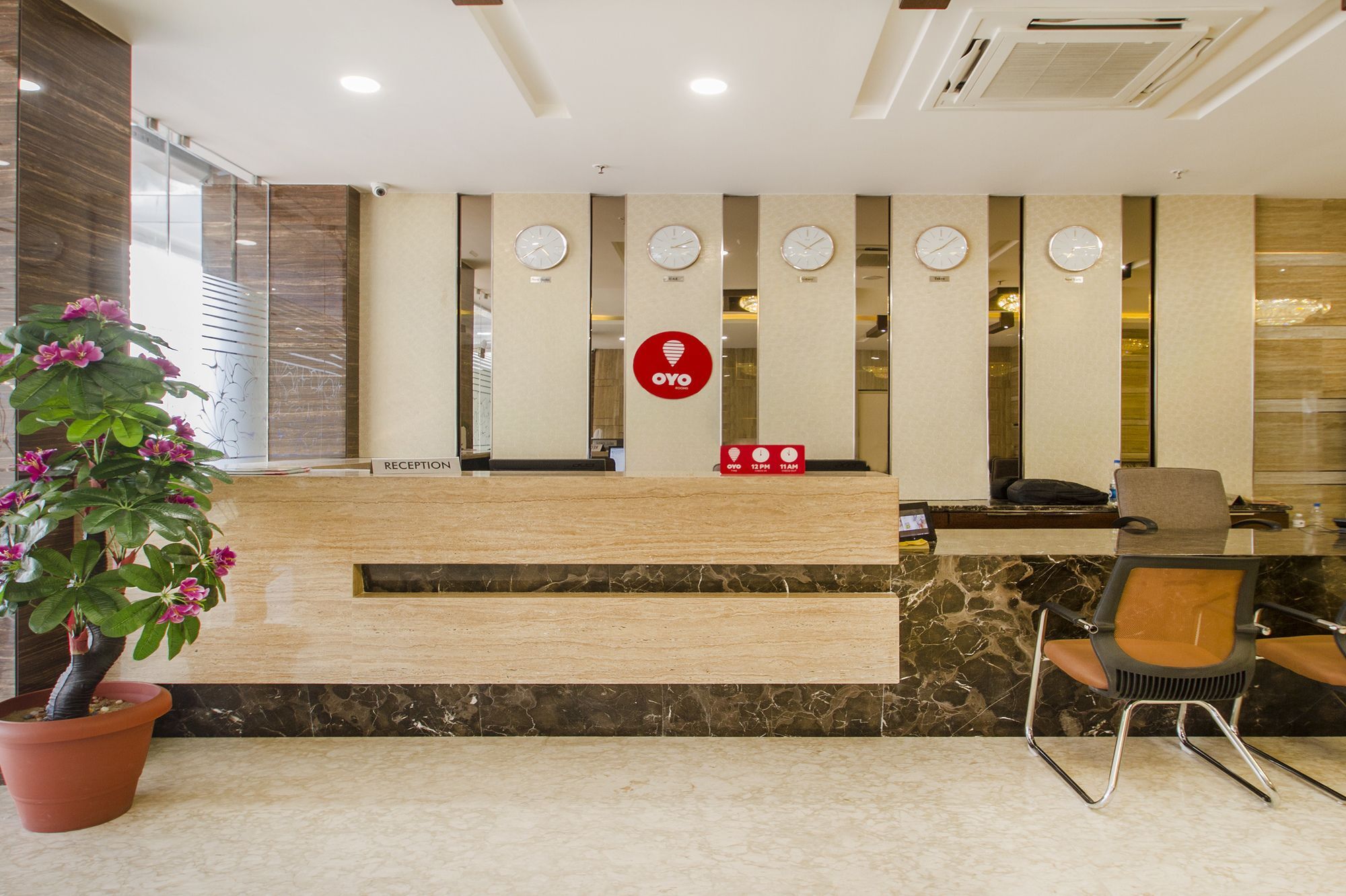 Oyo 10127 Svm Grand Uppal Hotel 3*