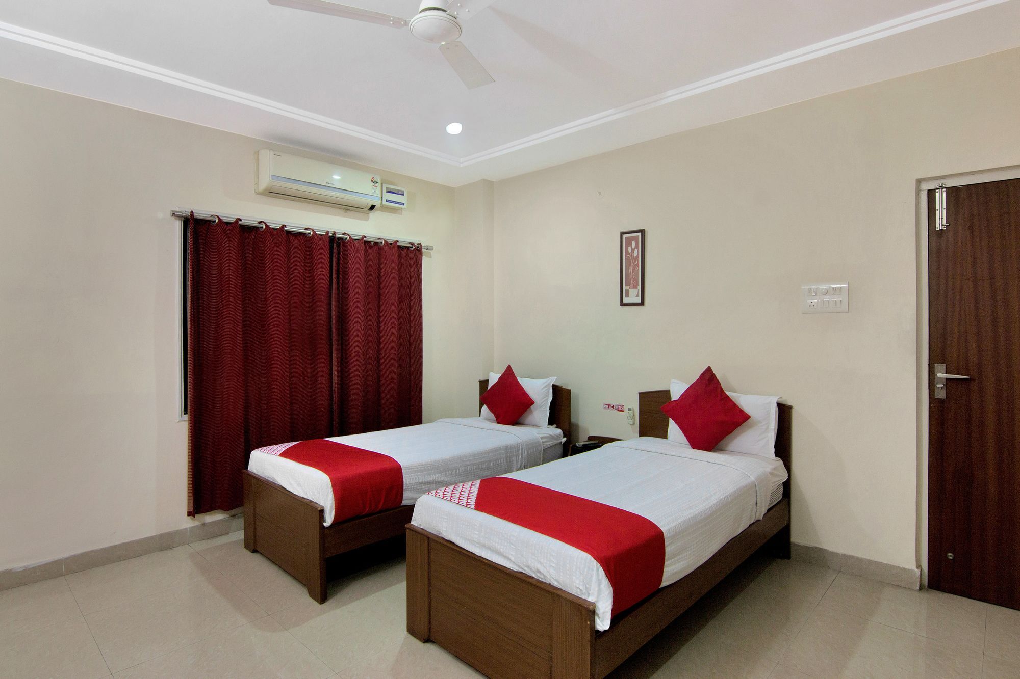 Oyo 45 Silverkey Gachibowli