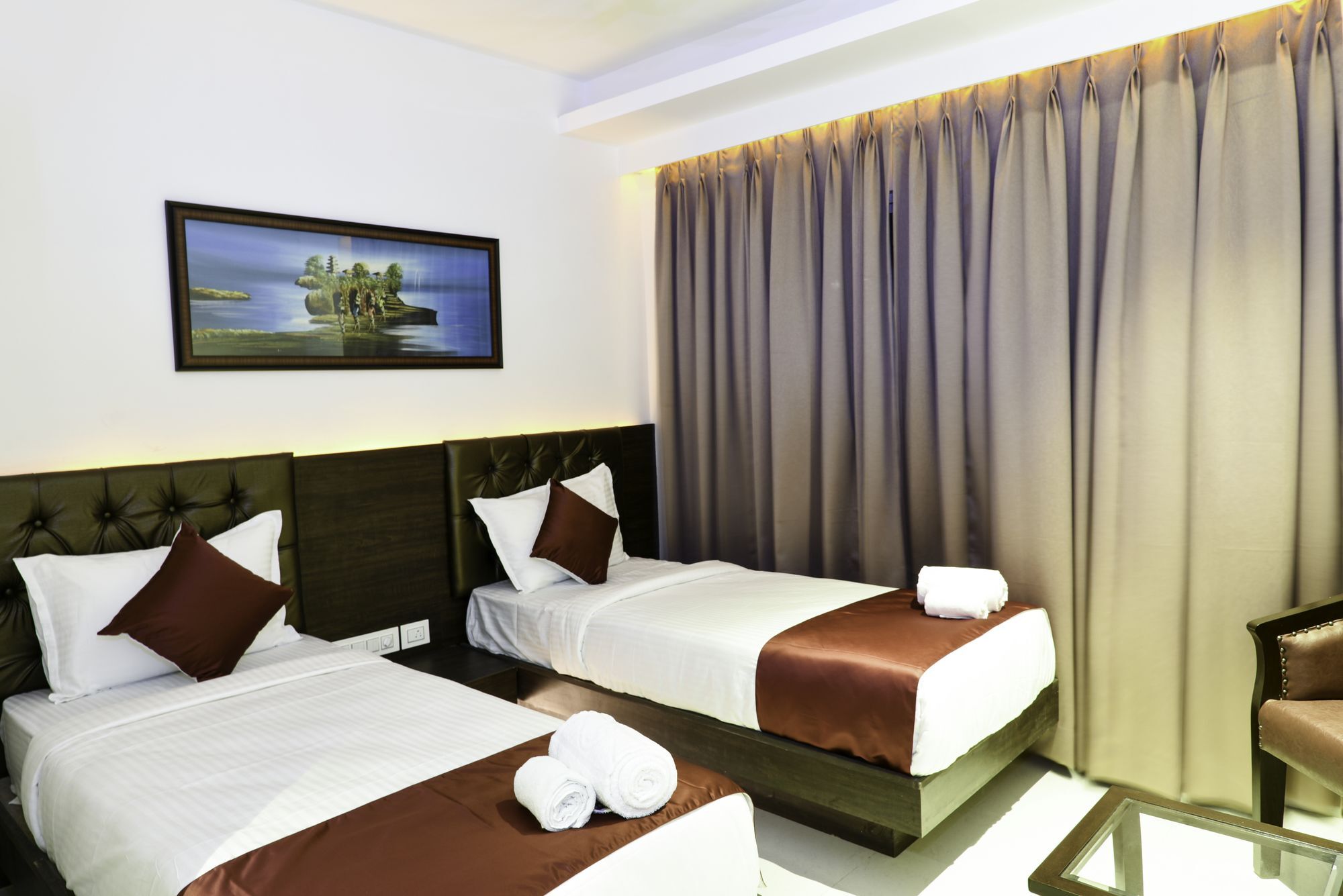 Hotel Fabhotel Prowell Caprock Hitech