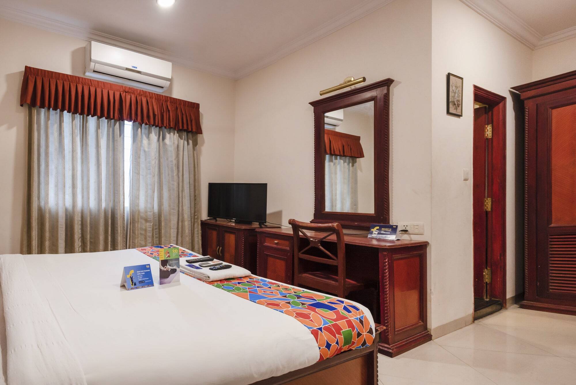 Fabhotel Raj International Hotel