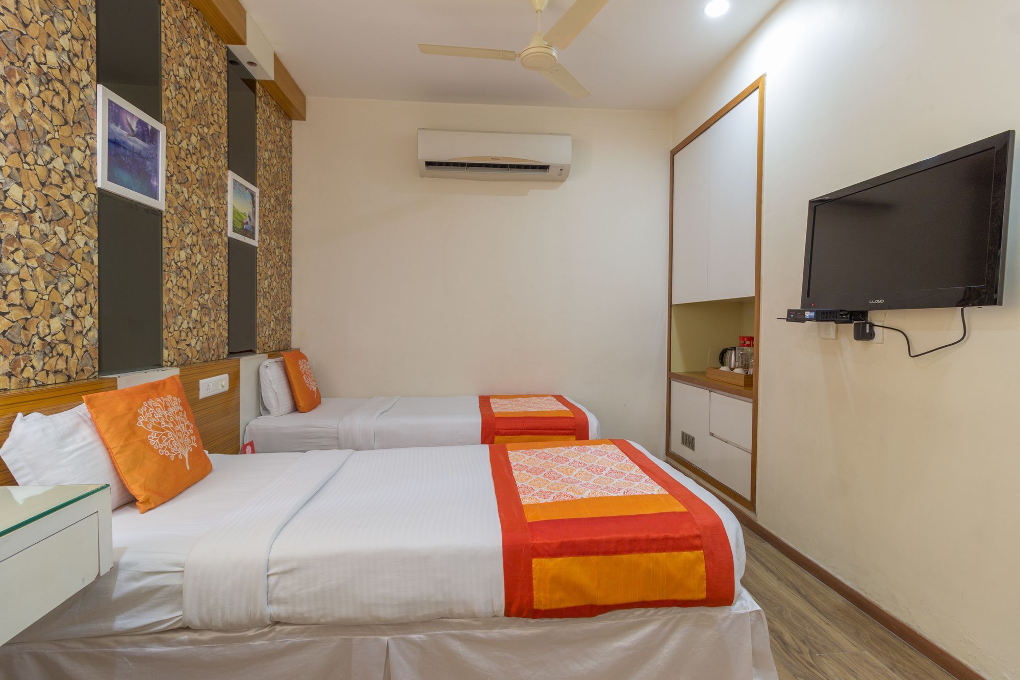 Oyo 9937 Eaglewood Hotel 2*