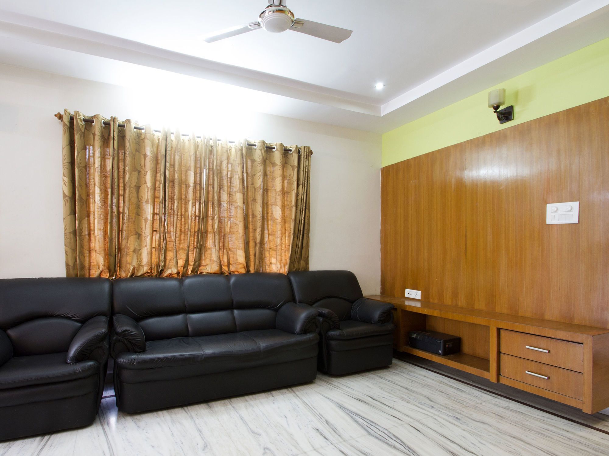 Oyo 7322 Near Apollo Hospital Jubilee Hills Hotel Hyderabad