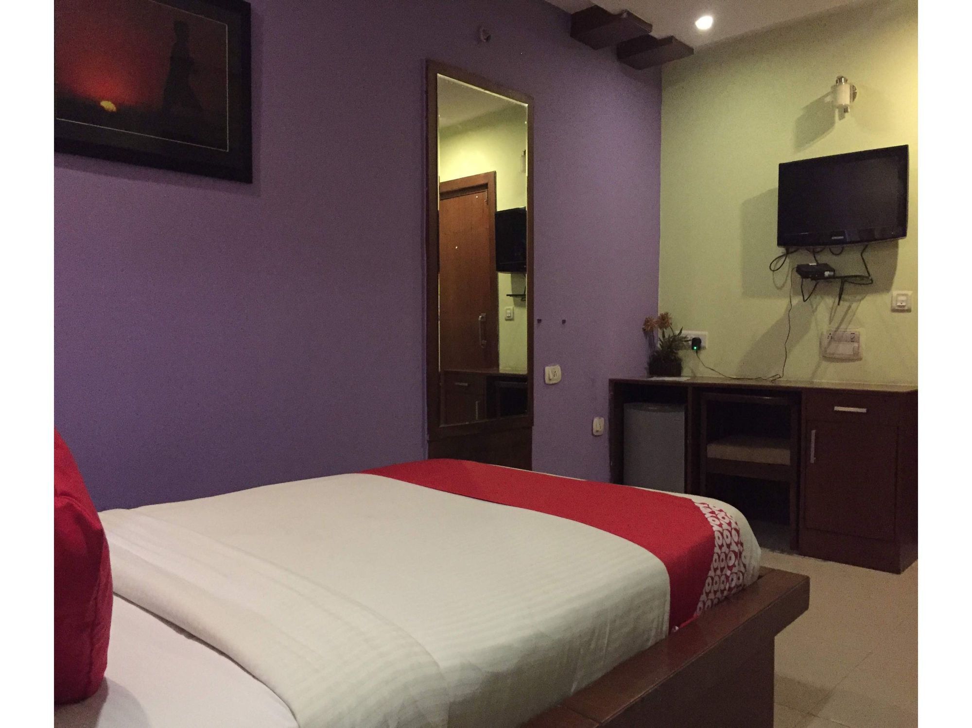 Hotel Oyo 382 Madhura 3*