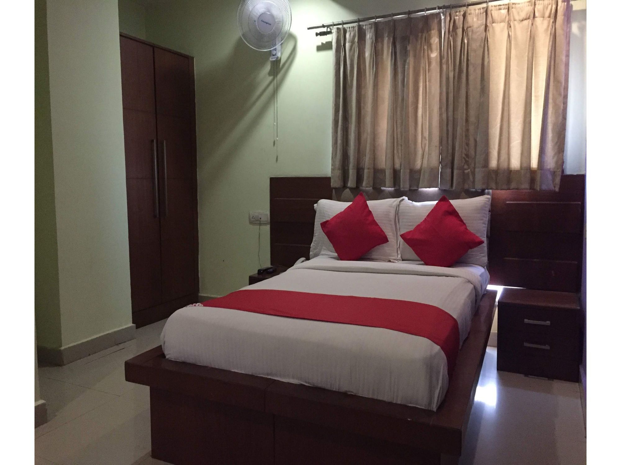 Oyo 382 Madhura Hotel