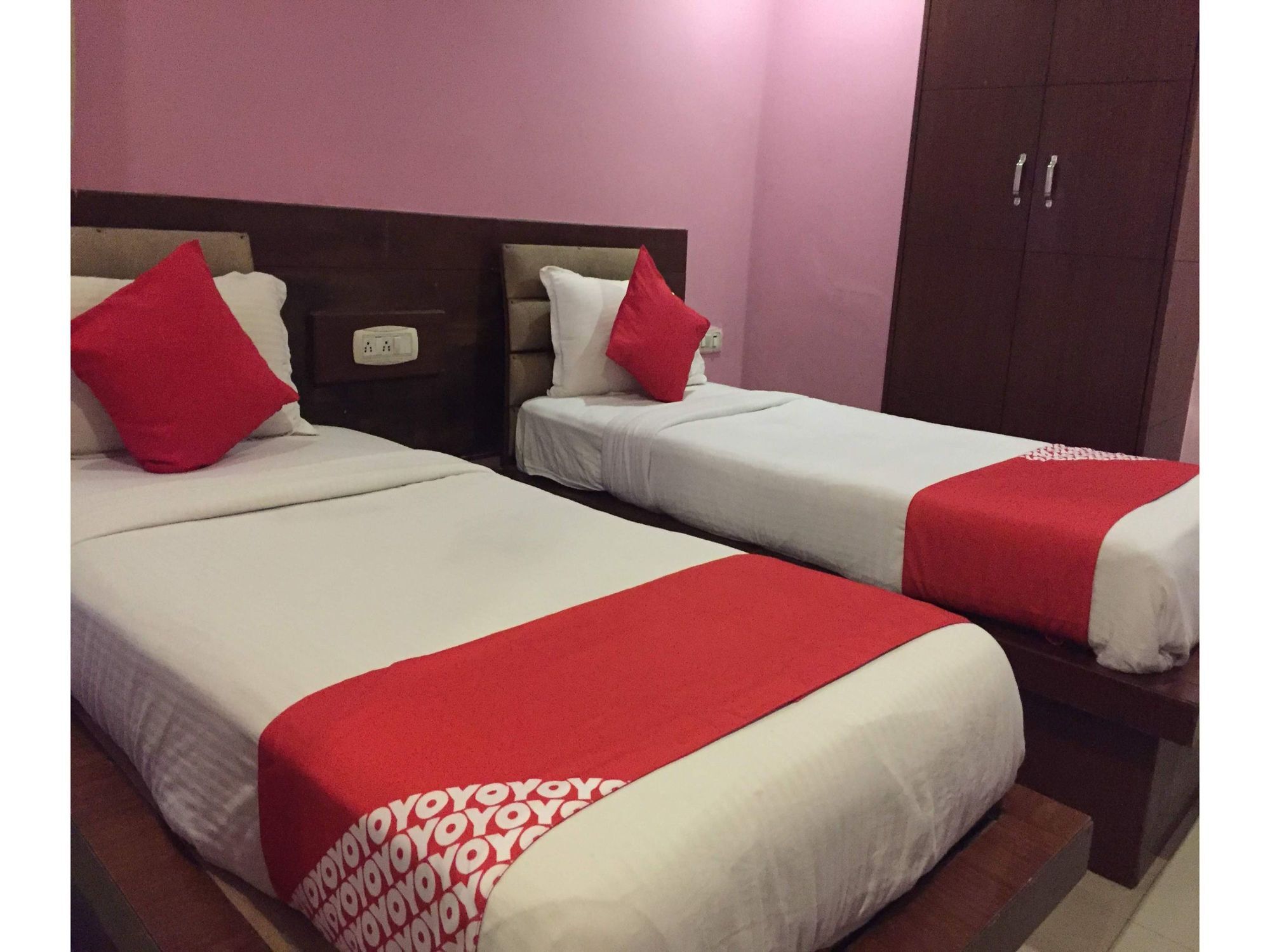Oyo 382 Madhura Hyderabad