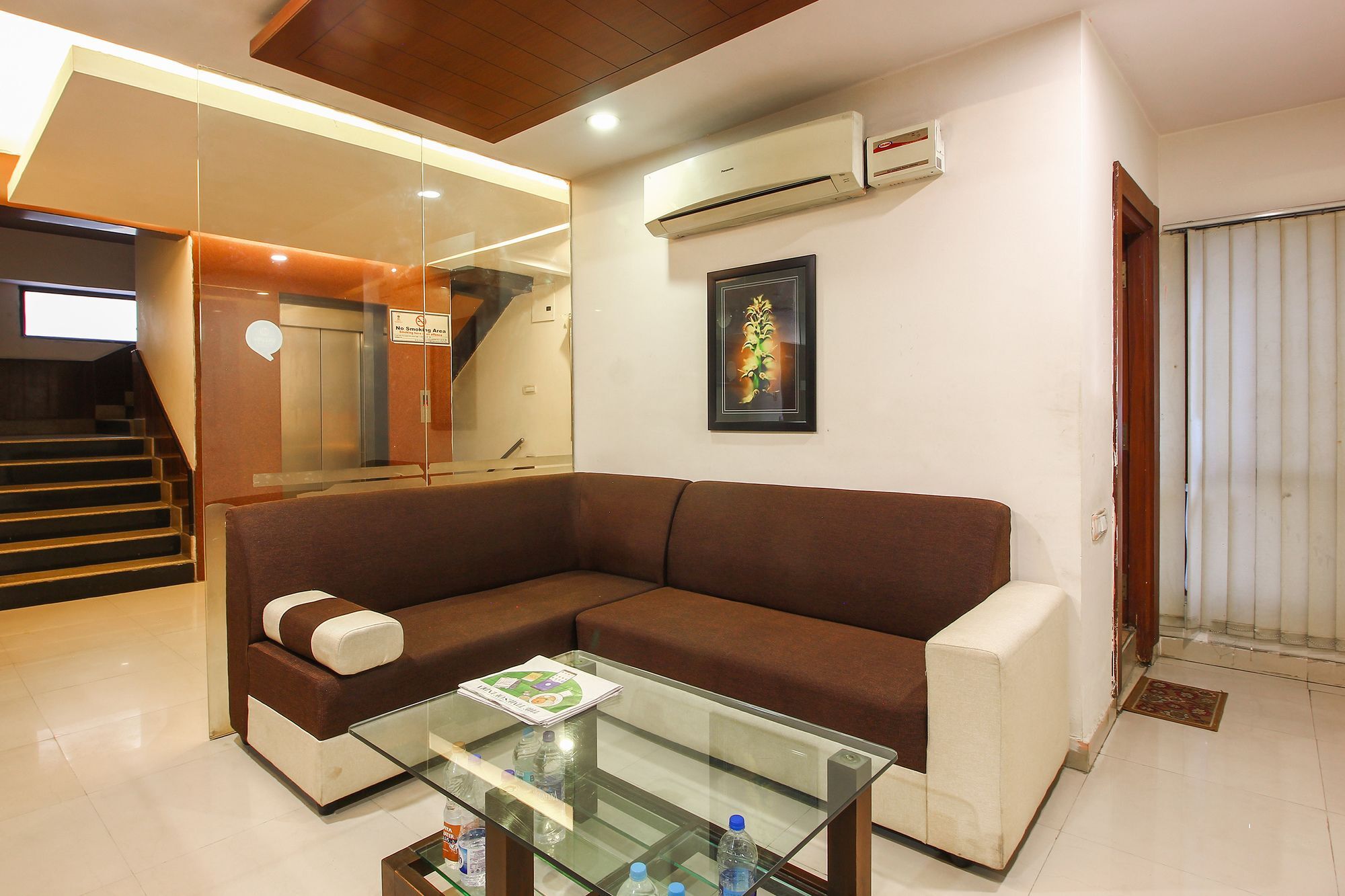Oyo 382 Madhura 3*