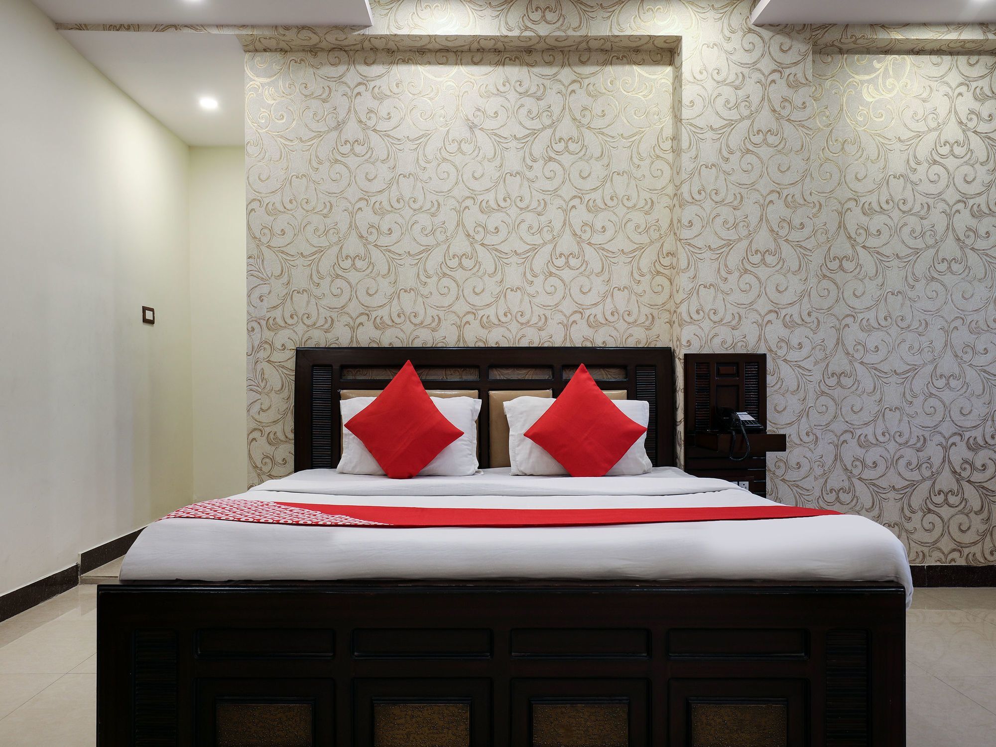 Hotel Oyo 16539 Grand Sandarshini 3*
