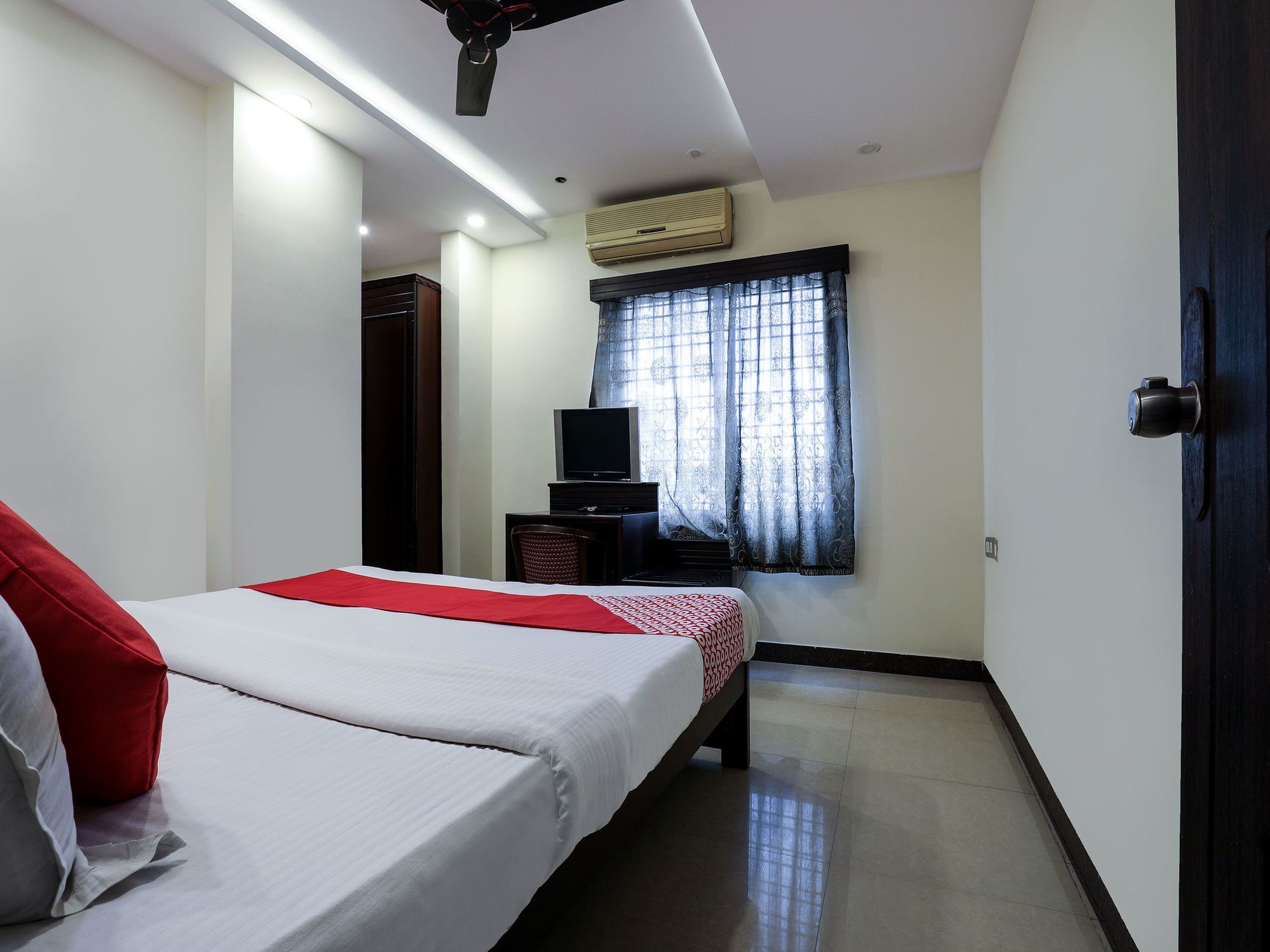 Hotel Oyo 16539 Grand Sandarshini 3*