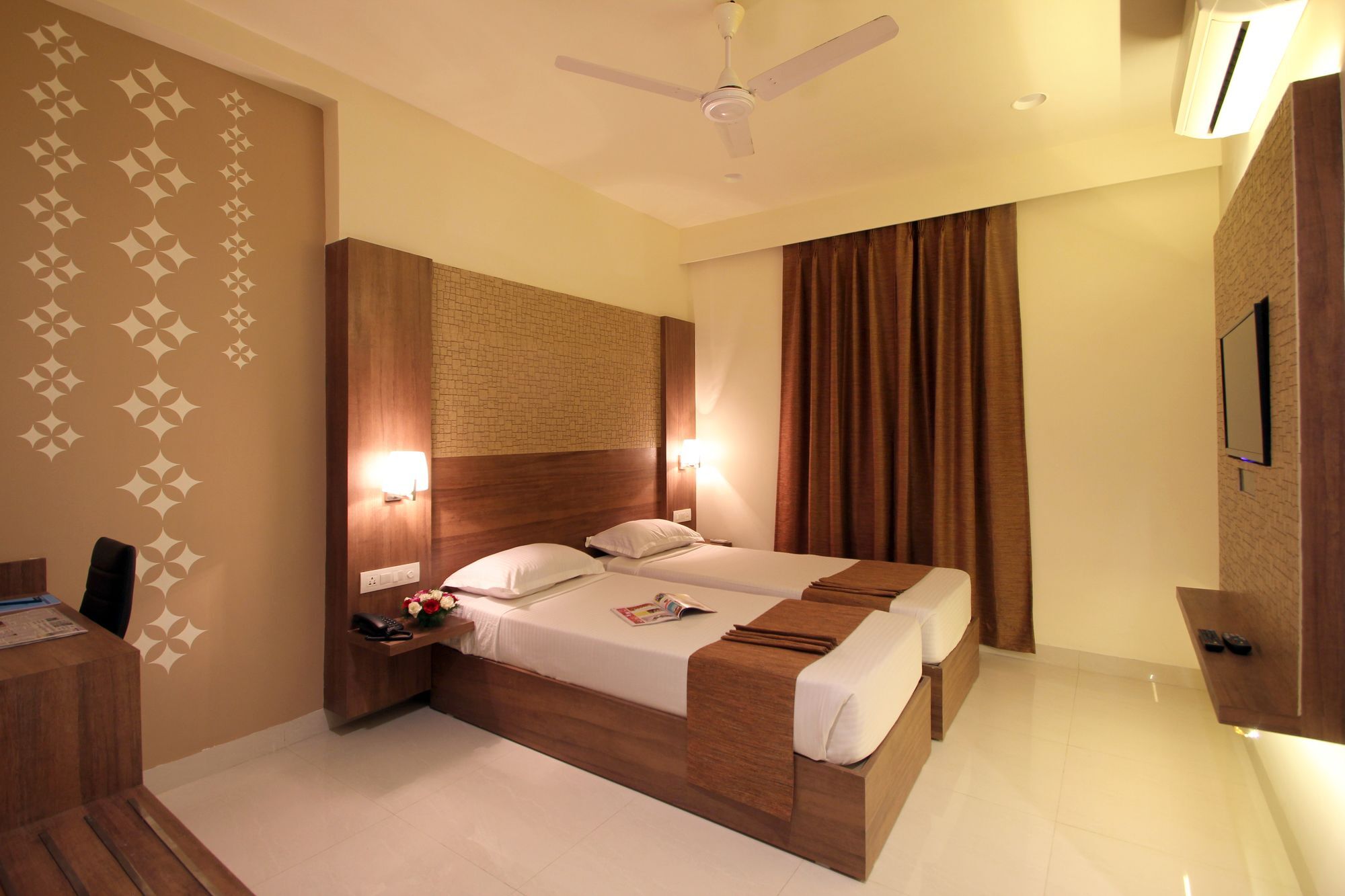 Fabhotel Arastu Plaza - Nr Nampally Railway Station