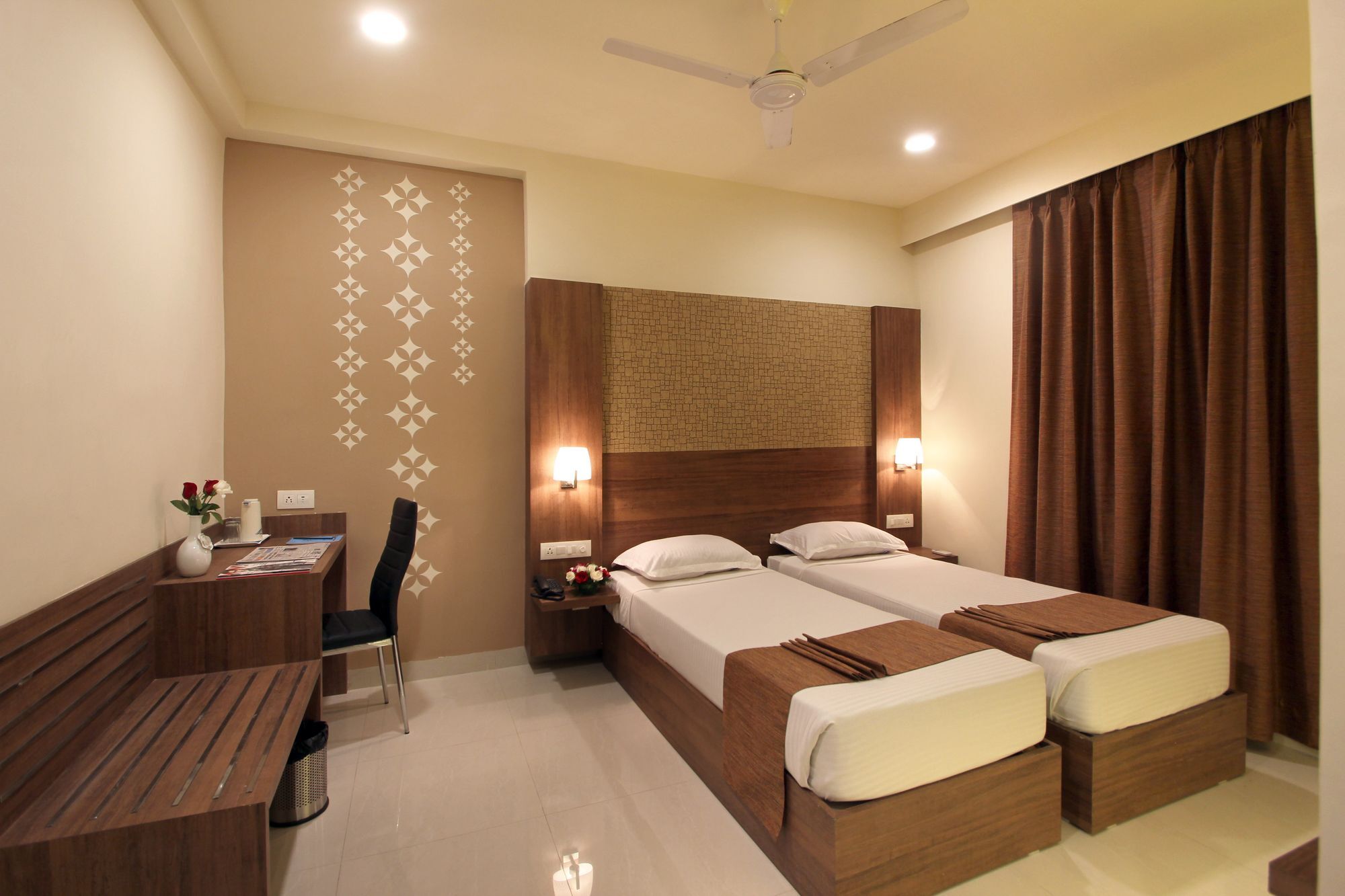 Fabhotel Arastu Plaza - Nr Nampally Railway Station
