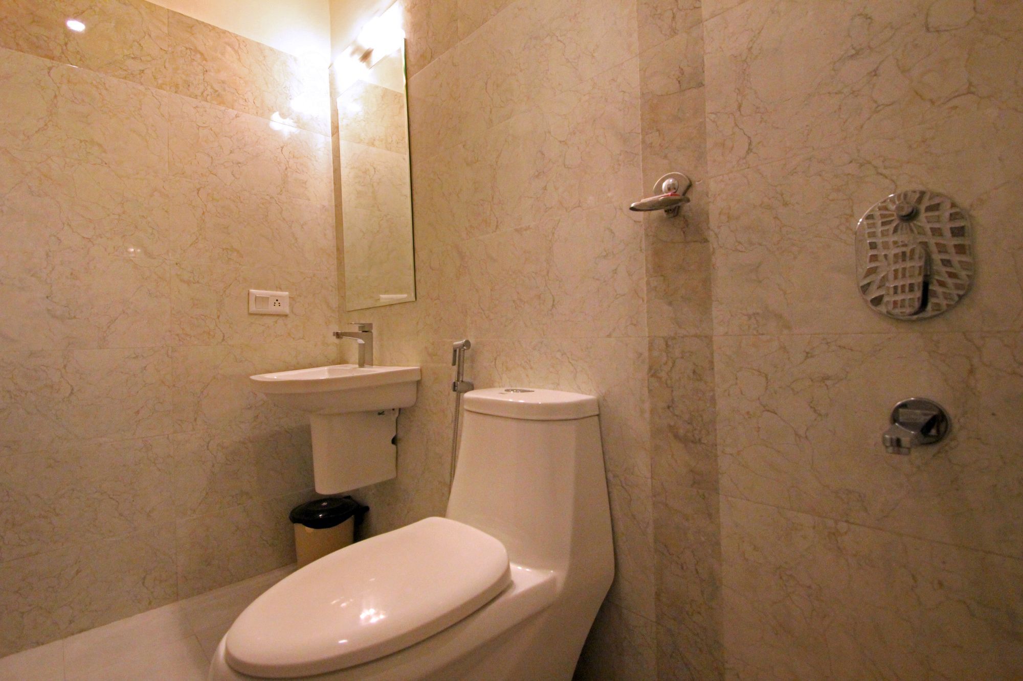 Fabhotel Arastu Plaza - Nr Nampally Railway Station