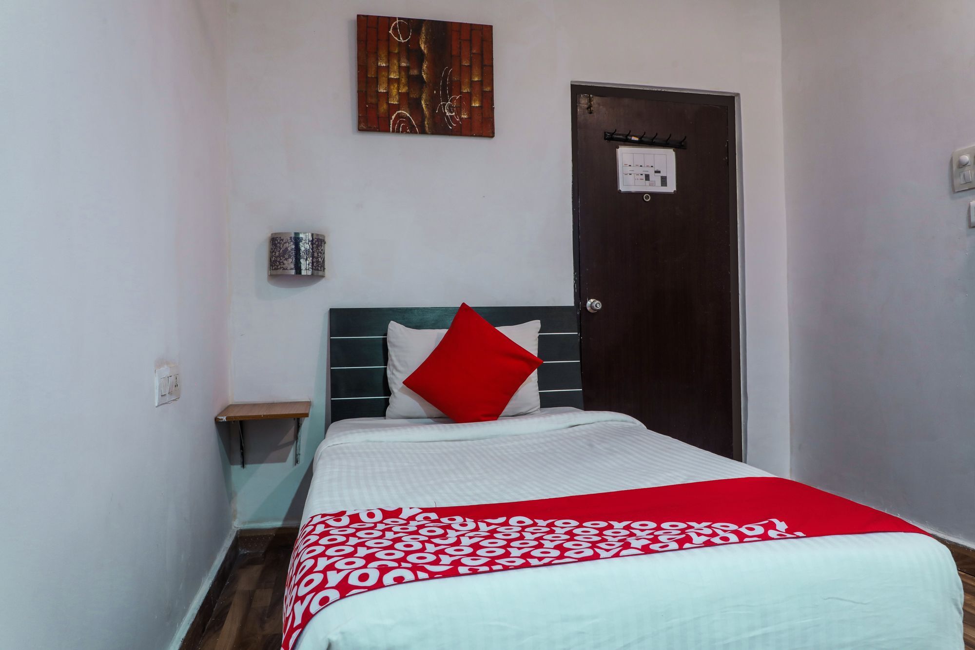 Hotel Fabhotel V Hitech