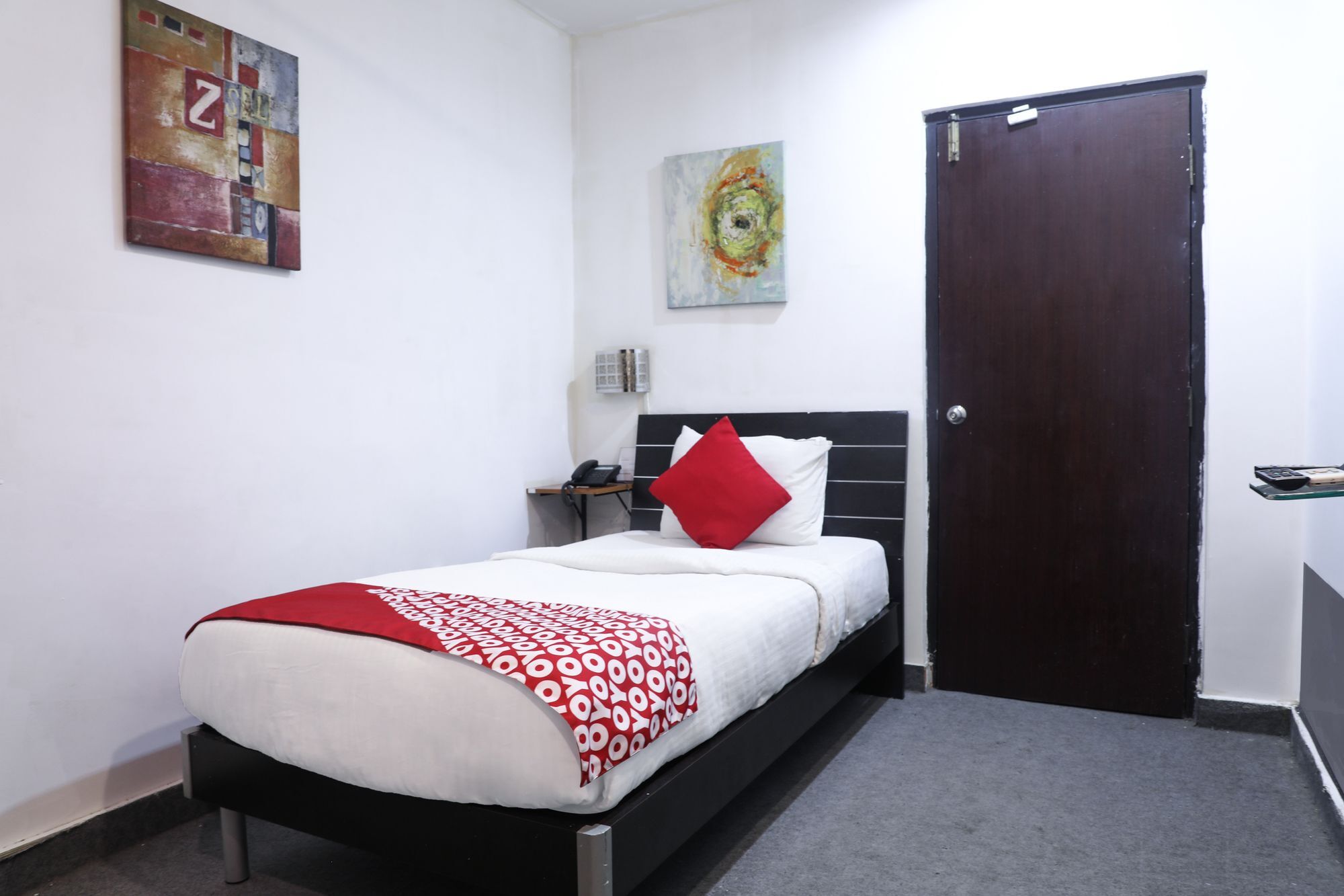 Hotel Fabhotel V Hitech 3*
