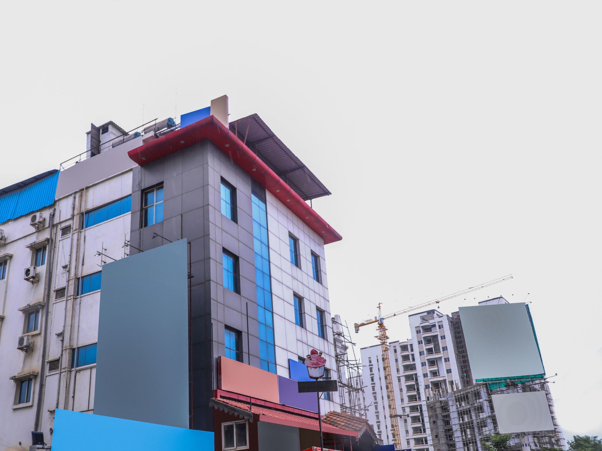 Hotel Fabhotel V Hitech 3*