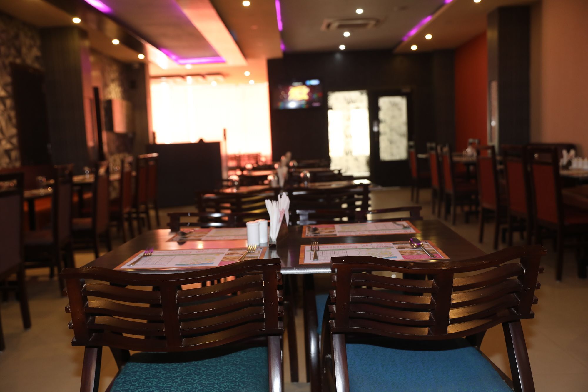 Aditya Grand Hotel 3*