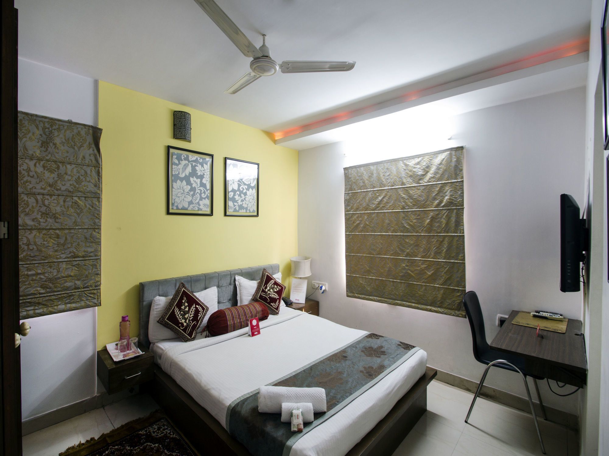 Oyo 7495 Manikonda Hotel