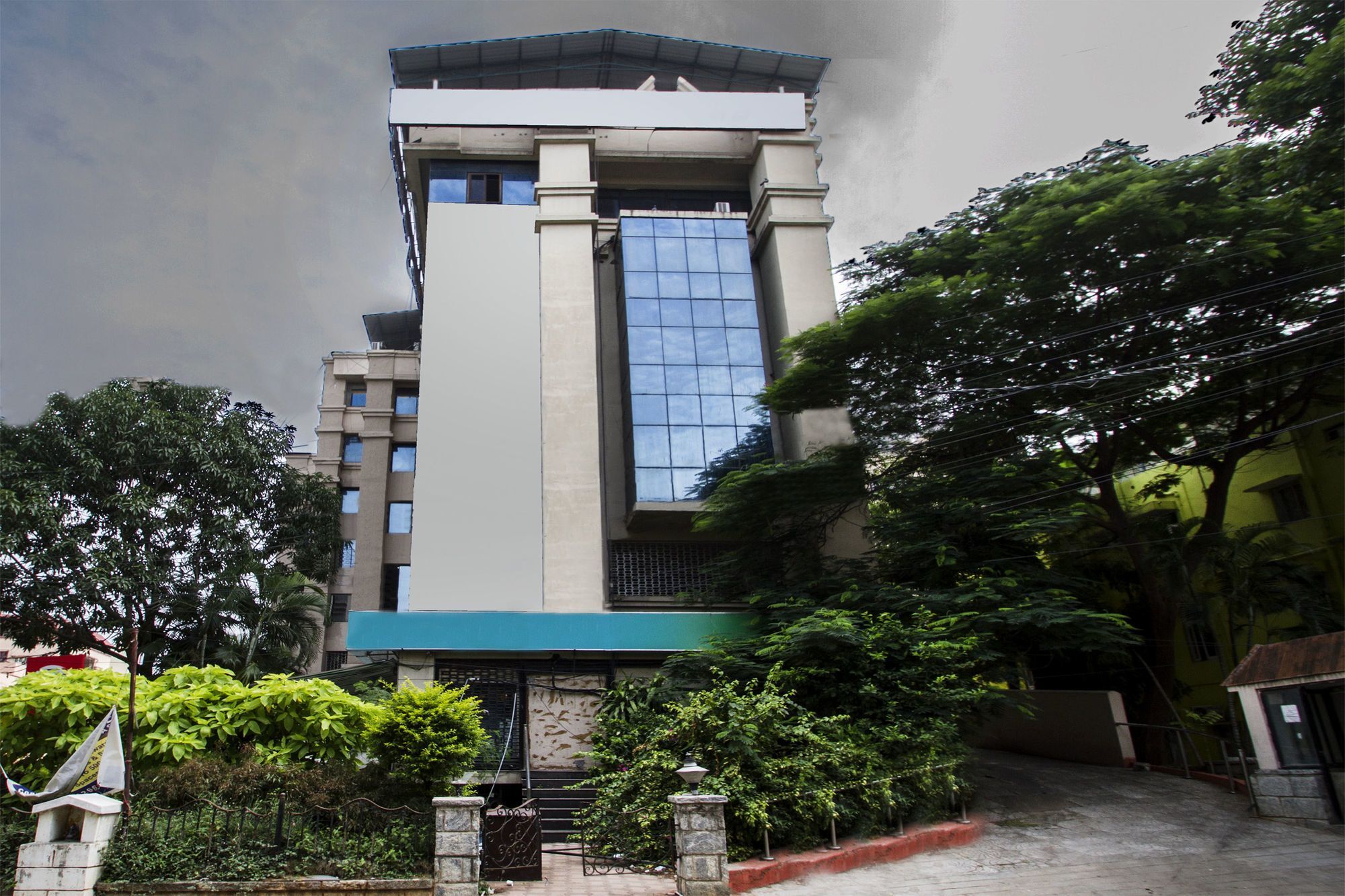 Oyo 9303 Celebrity Skyhy Hyderabad