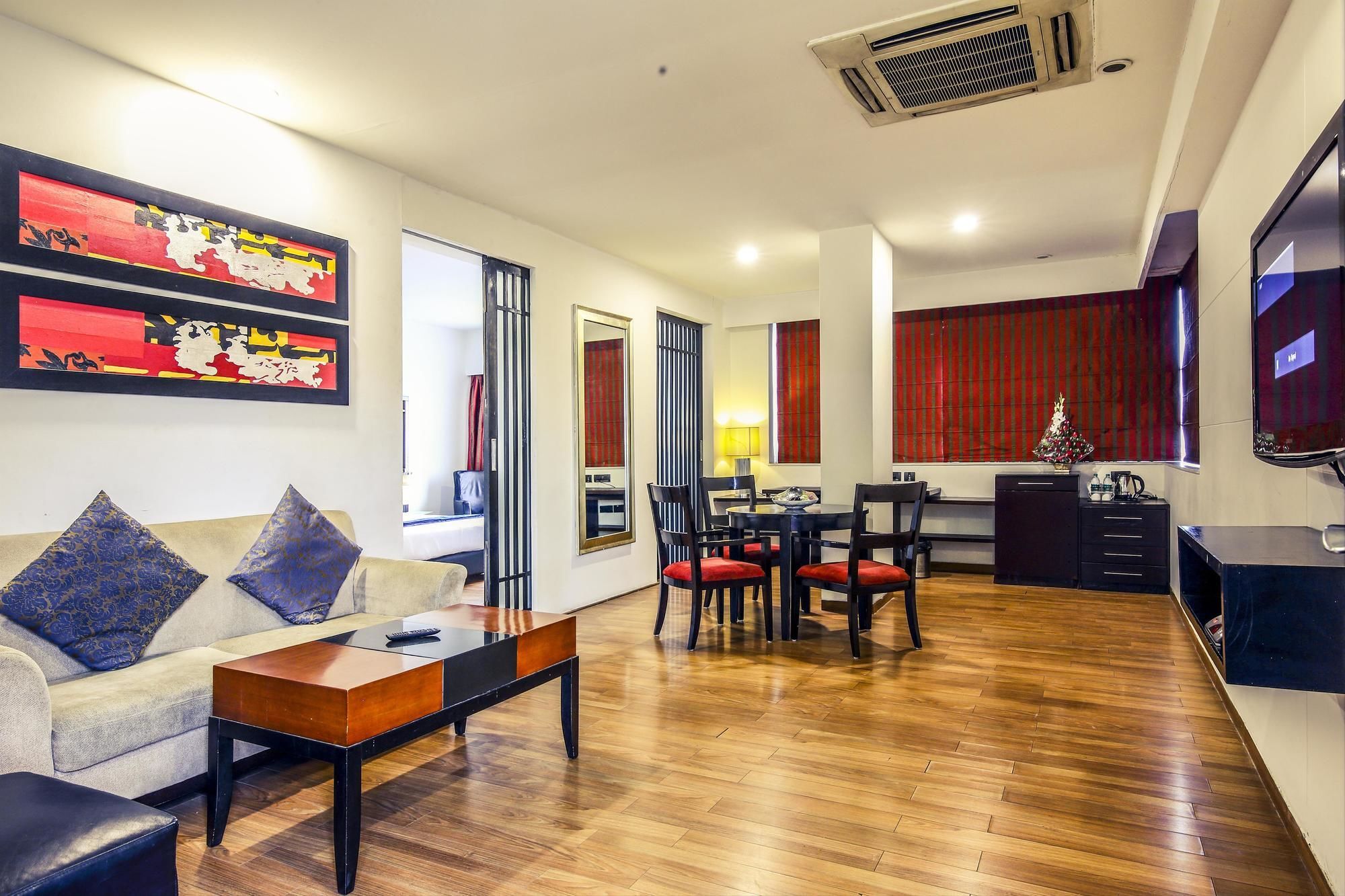 Ebony Boutique Hotel 3*