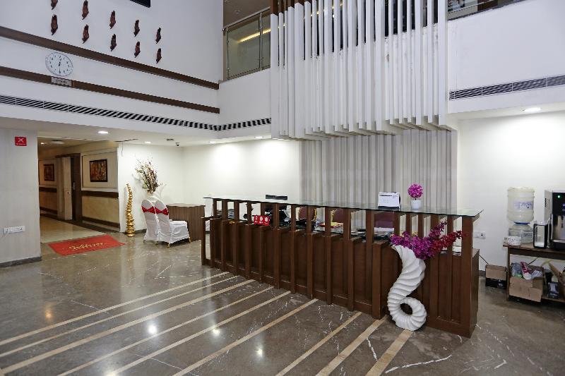 Hotel Capital O Surabhi Elite Near Miraj Cinemas - Shalini Shivani